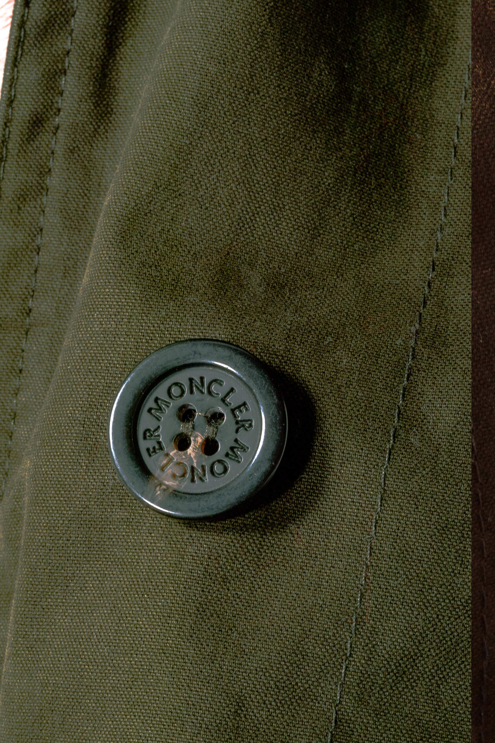 <span style="font-size: 10px;letter-spacing: .15em">BEST DEAL</span><br> <strong>MONCLER</strong><br> <div style="margin-top:10px;font-size:16px">Hypolais Giubbotto 1</div><br> - Image 10