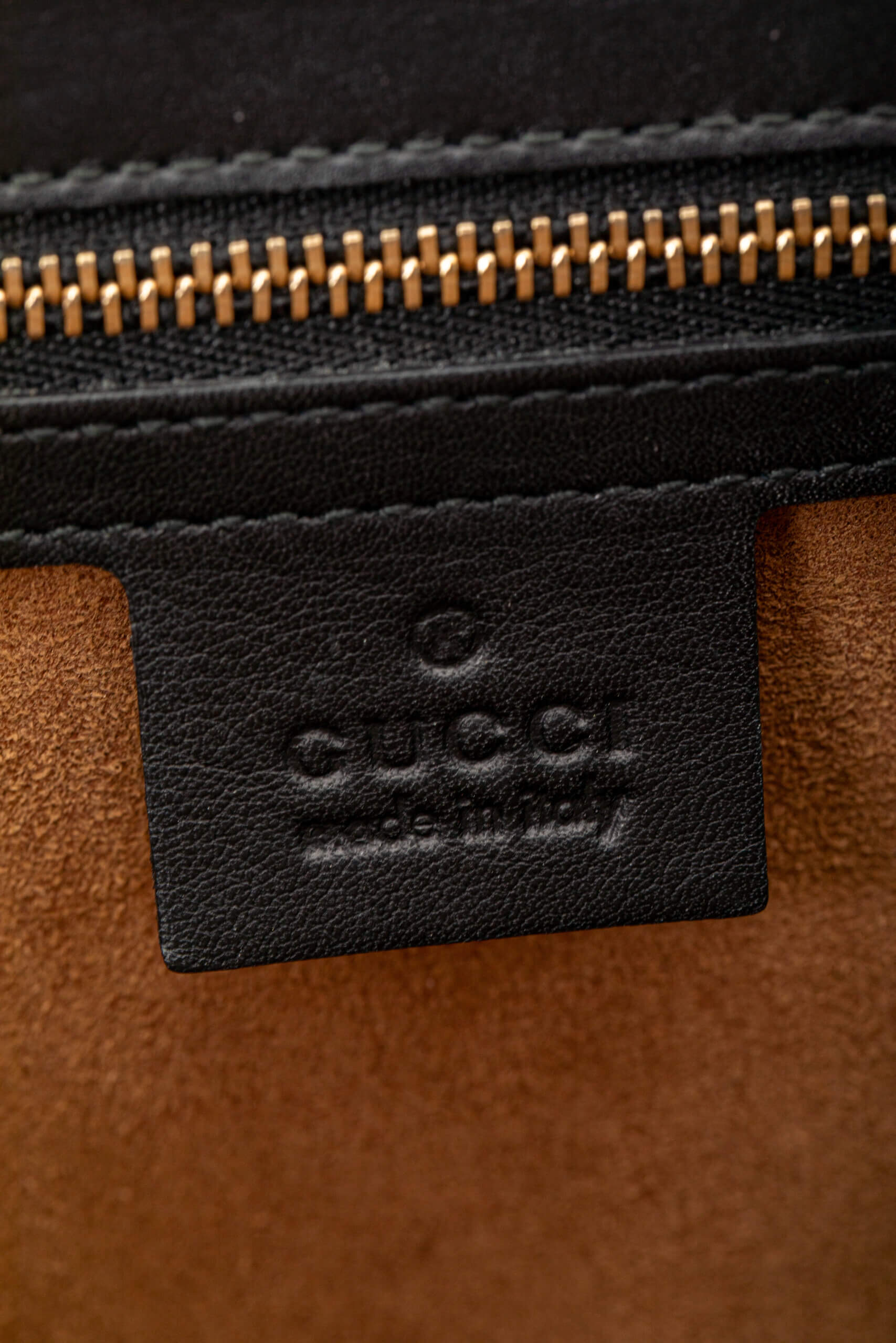 <span style="font-size: 10px;letter-spacing: .15em">IN TRENDING</span><br> <strong>GUCCI</strong><br> <div style="margin-top:10px;font-size:16px">Supreme Monogram Calfskin Medium Padlock Shoulder Bag Brown Black</div><br> - Image 26