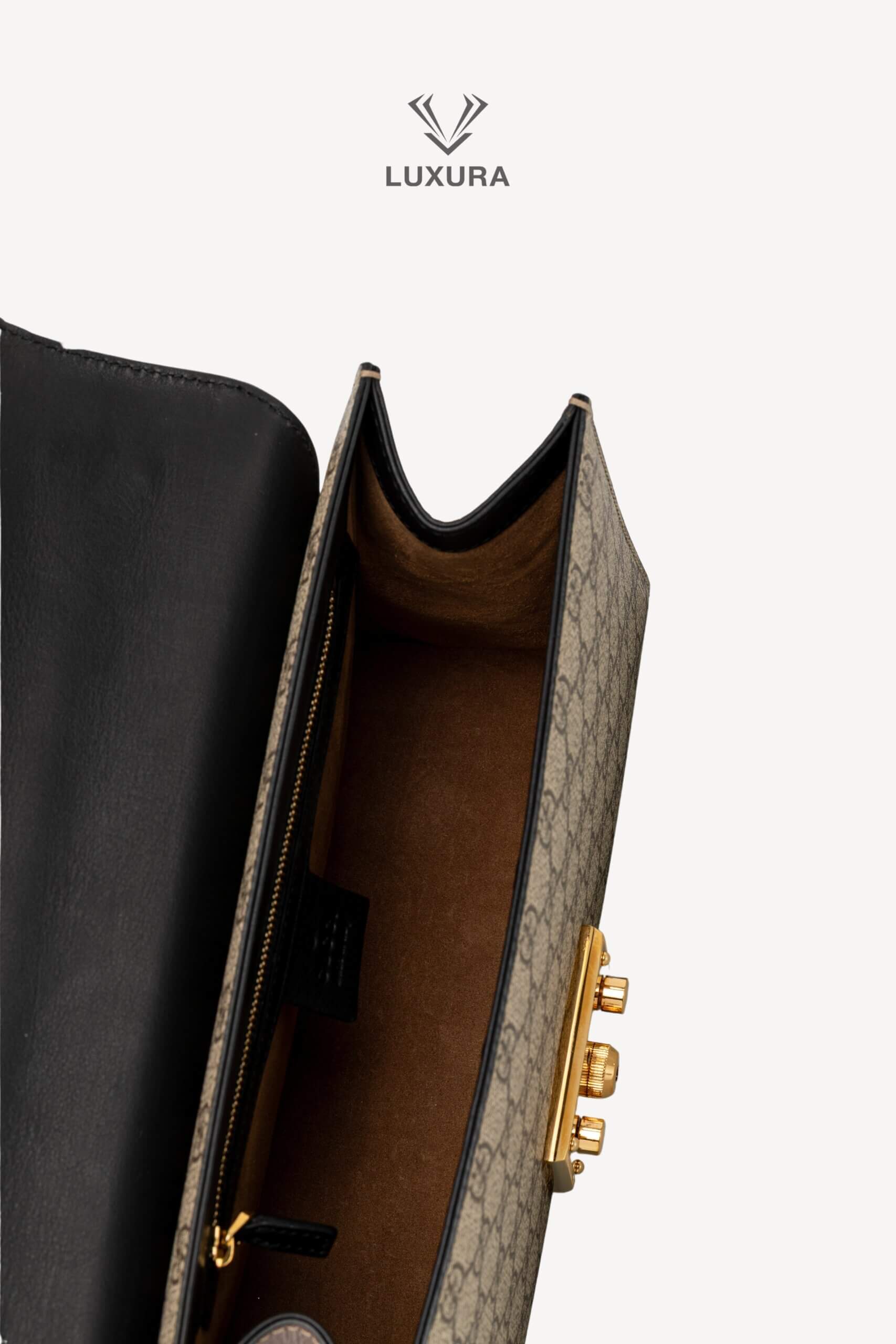 <span style="font-size: 10px;letter-spacing: .15em">IN TRENDING</span><br> <strong>GUCCI</strong><br> <div style="margin-top:10px;font-size:16px">Supreme Monogram Calfskin Medium Padlock Shoulder Bag Brown Black</div><br> - Image 25