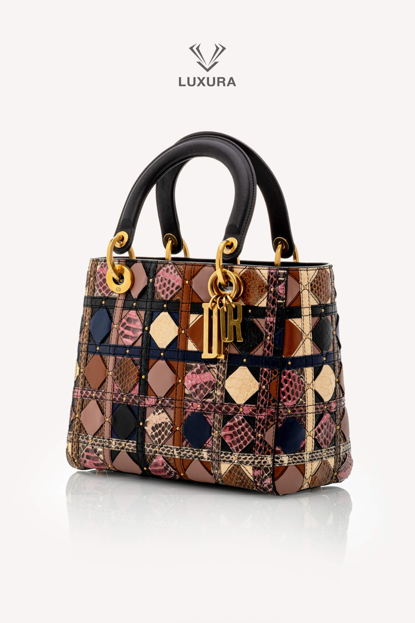 <span style="font-size: 10px;letter-spacing: .15em">HARD TO FIND</span><br><strong>Dior</strong><br><div style="margin-top:10px;font-size:16px">Supple Medium Lady Patchwork Cannage Leather and Exotics Leather</div><br> - Image 11