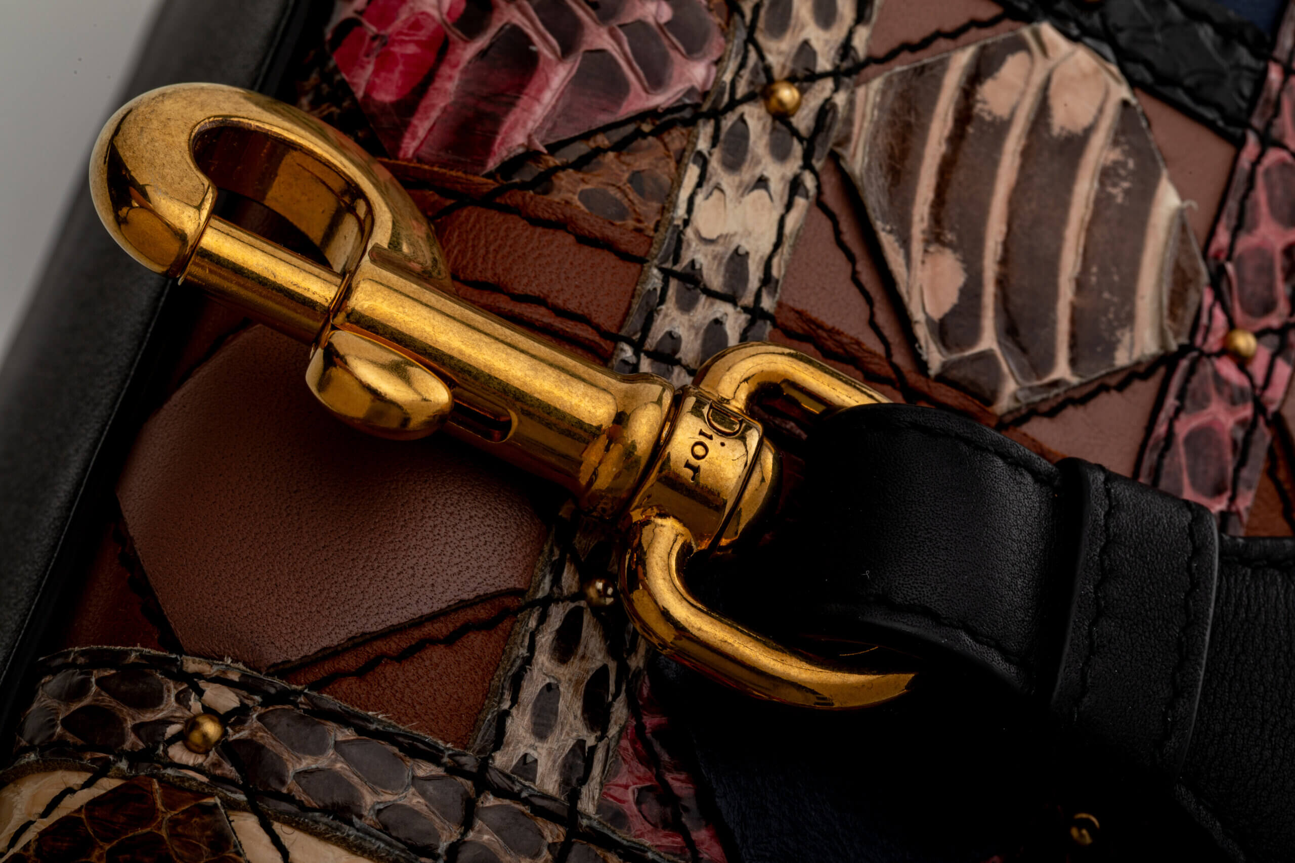 <span style="font-size: 10px;letter-spacing: .15em">HARD TO FIND</span><br><strong>Dior</strong><br><div style="margin-top:10px;font-size:16px">Supple Medium Lady Patchwork Cannage Leather and Exotics Leather</div><br> - Image 21