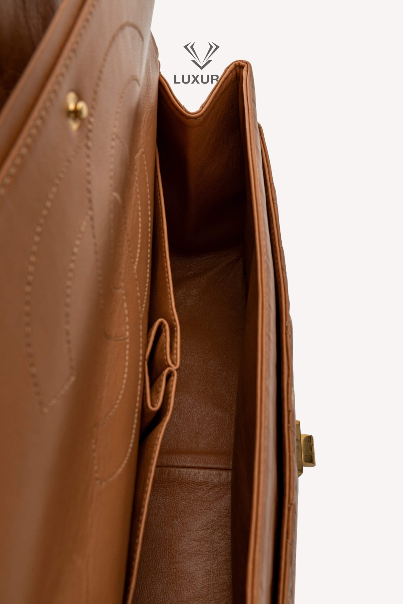 <span style="font-size: 10px;letter-spacing: .15em">HARD TO FIND</span><br><strong>CHANEL</strong><br><div style="margin-top:10px;font-size:16px">2.55 Dark Beige Distressed Calf with Gold Hardware</div><br> - Image 28