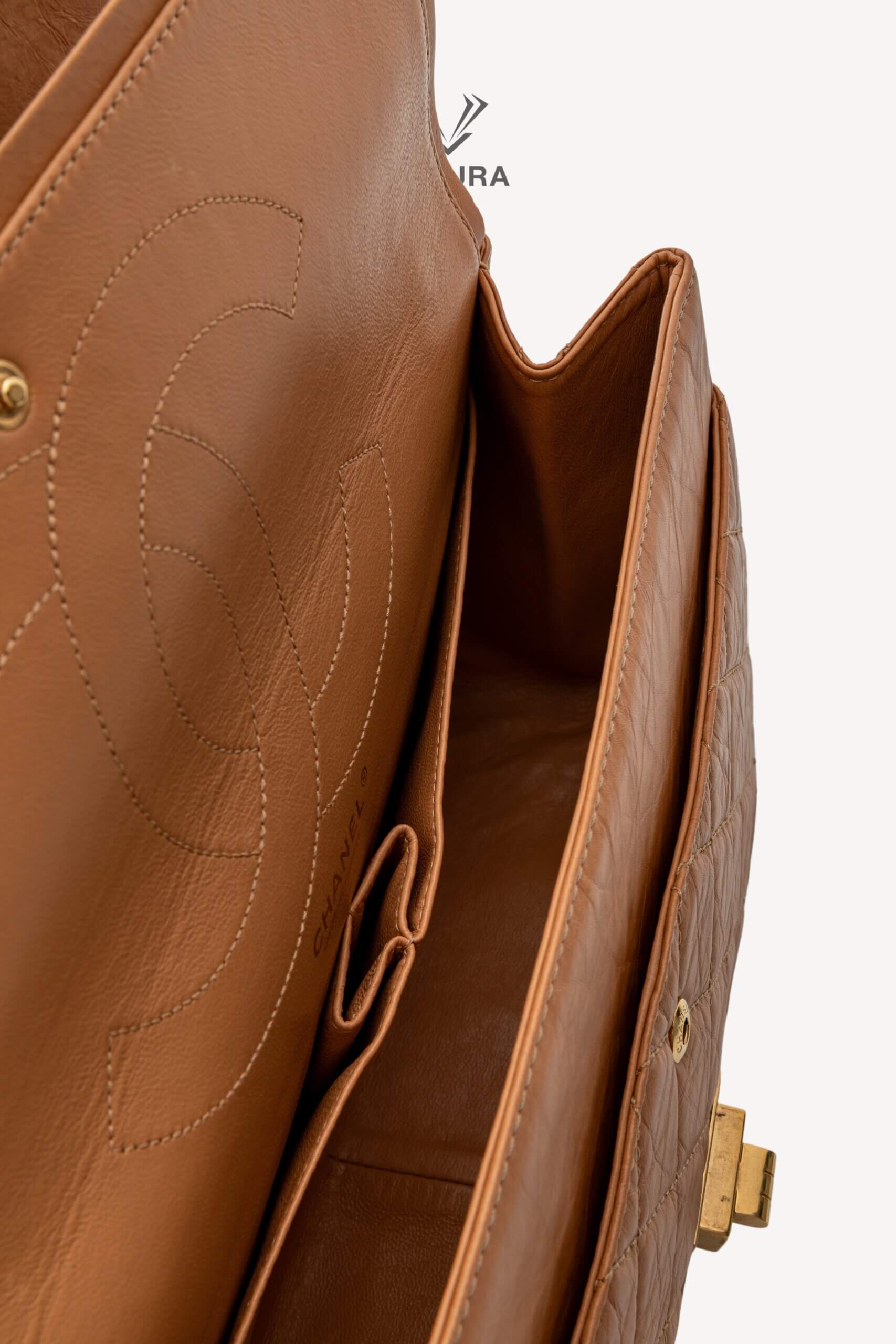 <span style="font-size: 10px;letter-spacing: .15em">HARD TO FIND</span><br><strong>CHANEL</strong><br><div style="margin-top:10px;font-size:16px">2.55 Dark Beige Distressed Calf with Gold Hardware</div><br> - Image 29