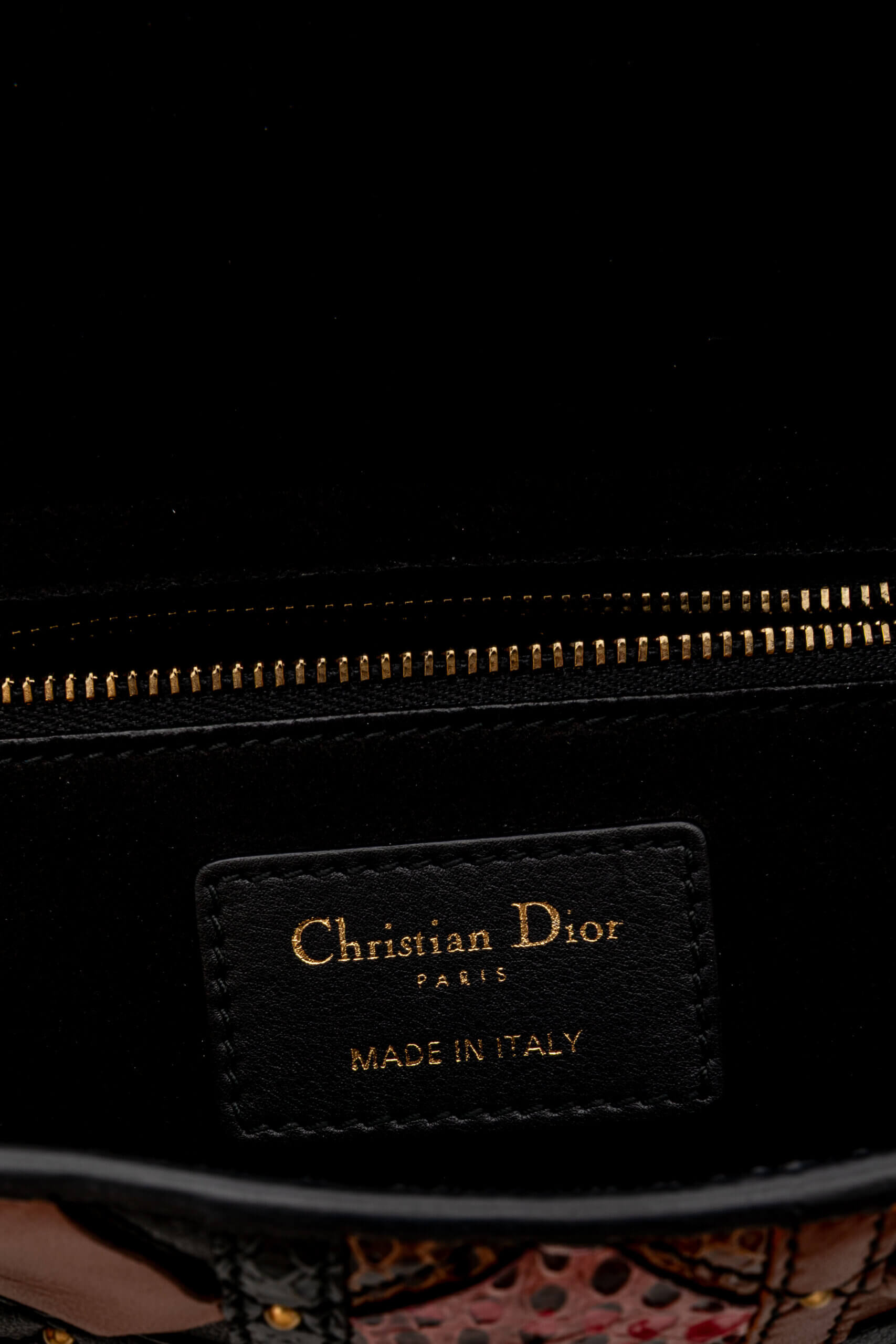 <span style="font-size: 10px;letter-spacing: .15em">HARD TO FIND</span><br><strong>Dior</strong><br><div style="margin-top:10px;font-size:16px">Supple Medium Lady Patchwork Cannage Leather and Exotics Leather</div><br> - Image 24