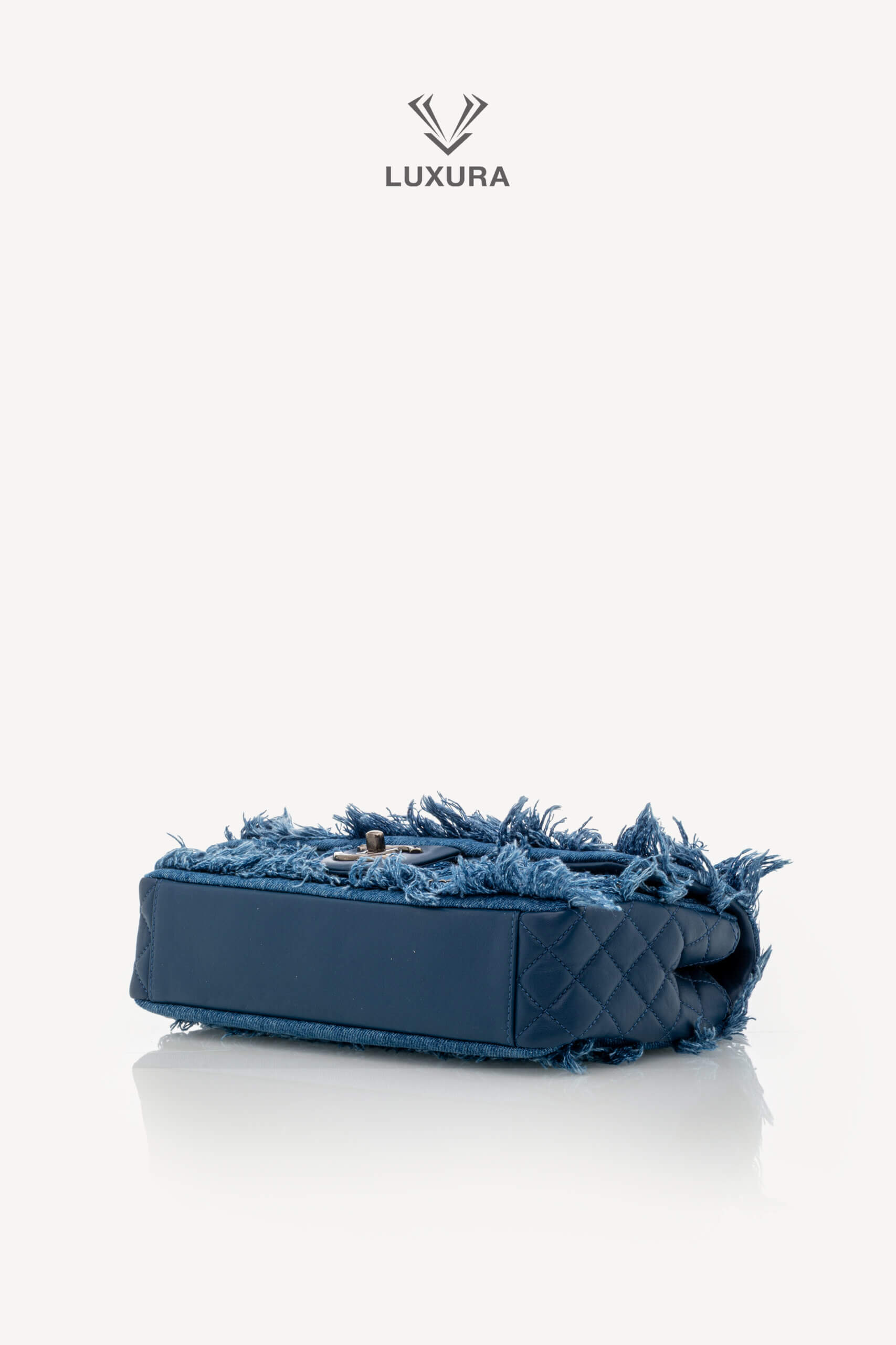 <span style="font-size: 10px;letter-spacing: .15em">HARD TO FIND</span><br><strong>CHANEL</strong><br><div style="margin-top:10px;font-size:16px">Calfskin Denim Paris Dubai Fringe Chains Small Flap Blue</div><br> - Image 29