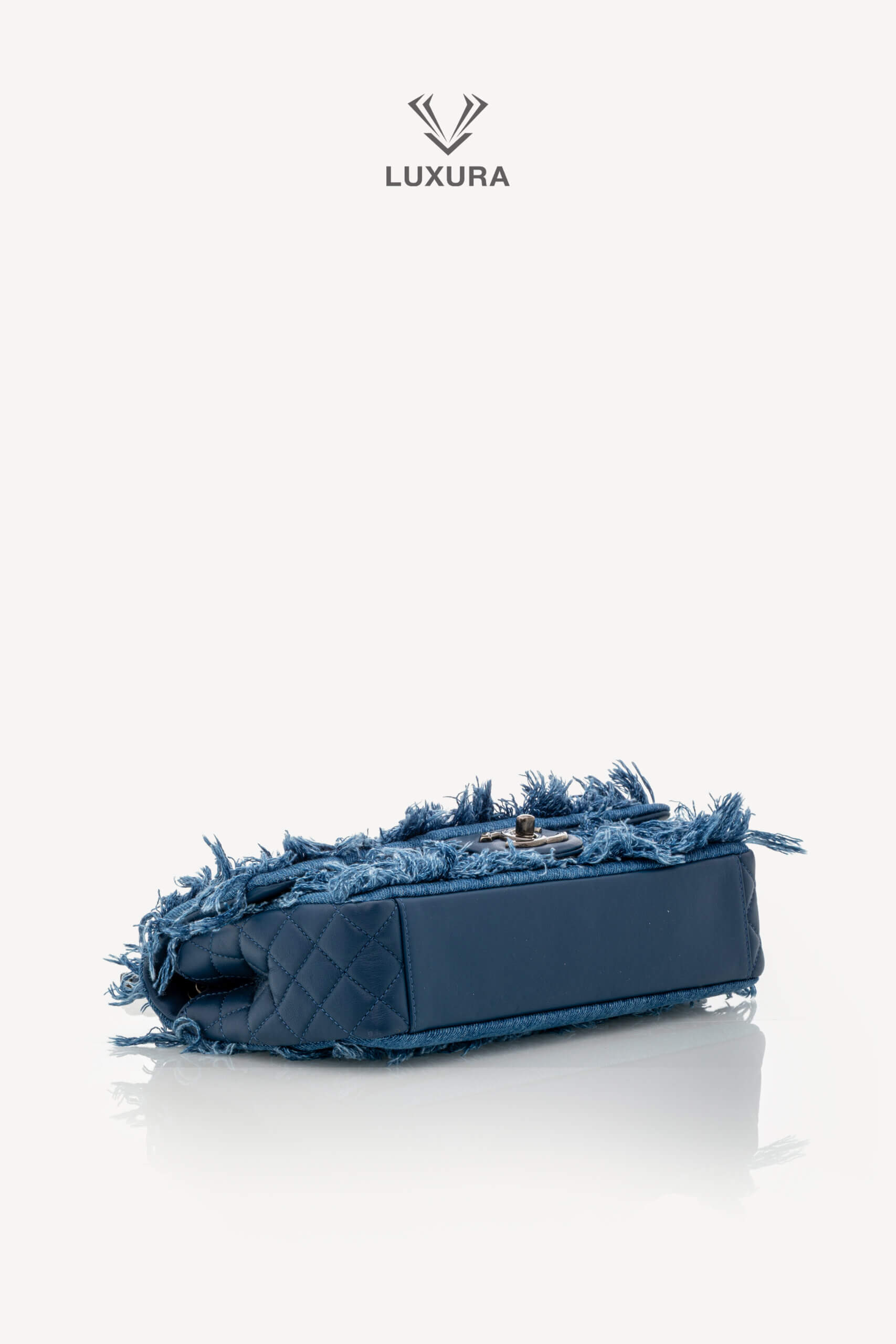 <span style="font-size: 10px;letter-spacing: .15em">HARD TO FIND</span><br><strong>CHANEL</strong><br><div style="margin-top:10px;font-size:16px">Calfskin Denim Paris Dubai Fringe Chains Small Flap Blue</div><br> - Image 28