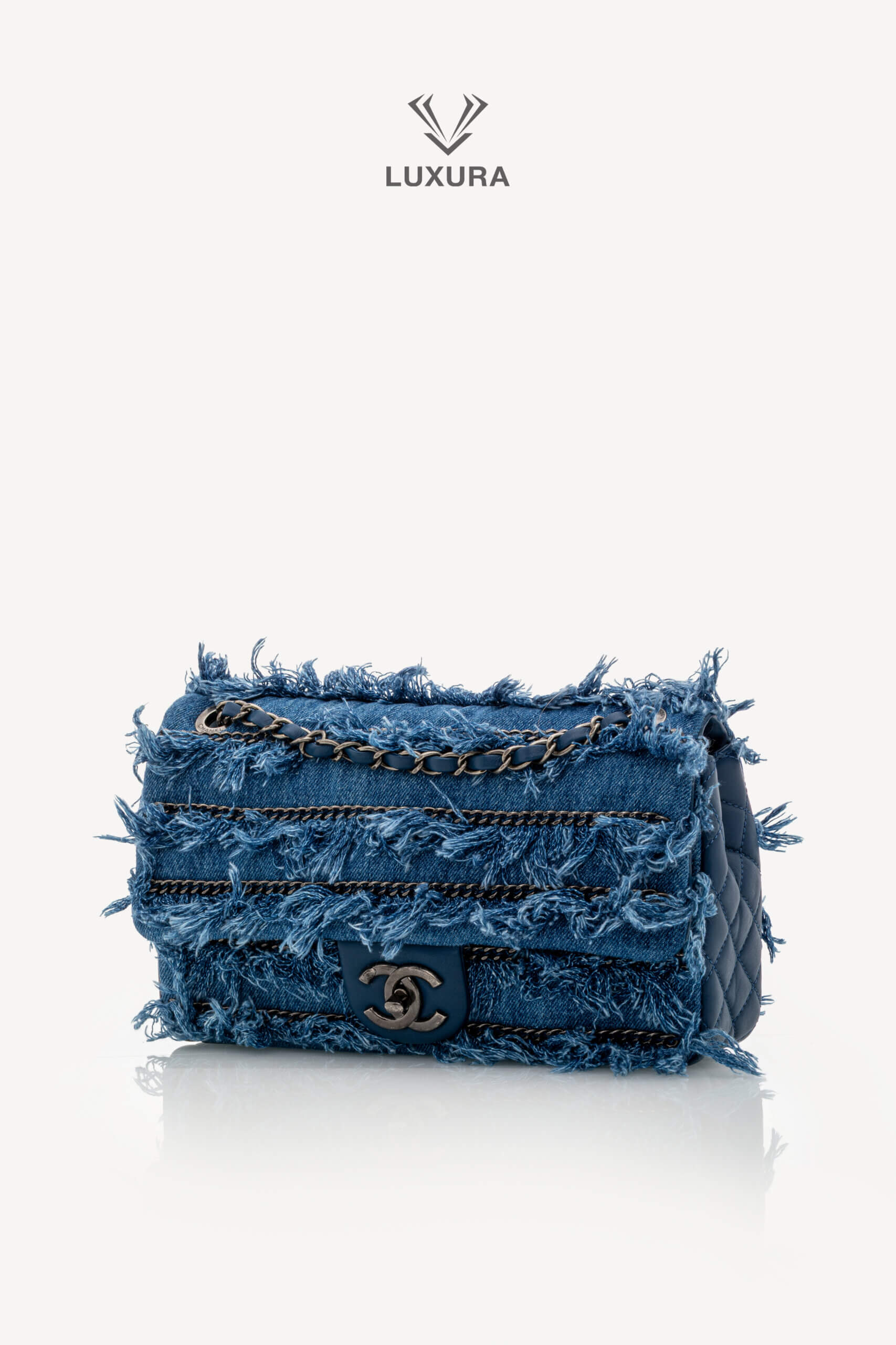 <span style="font-size: 10px;letter-spacing: .15em">HARD TO FIND</span><br><strong>CHANEL</strong><br><div style="margin-top:10px;font-size:16px">Calfskin Denim Paris Dubai Fringe Chains Small Flap Blue</div><br> - Image 25