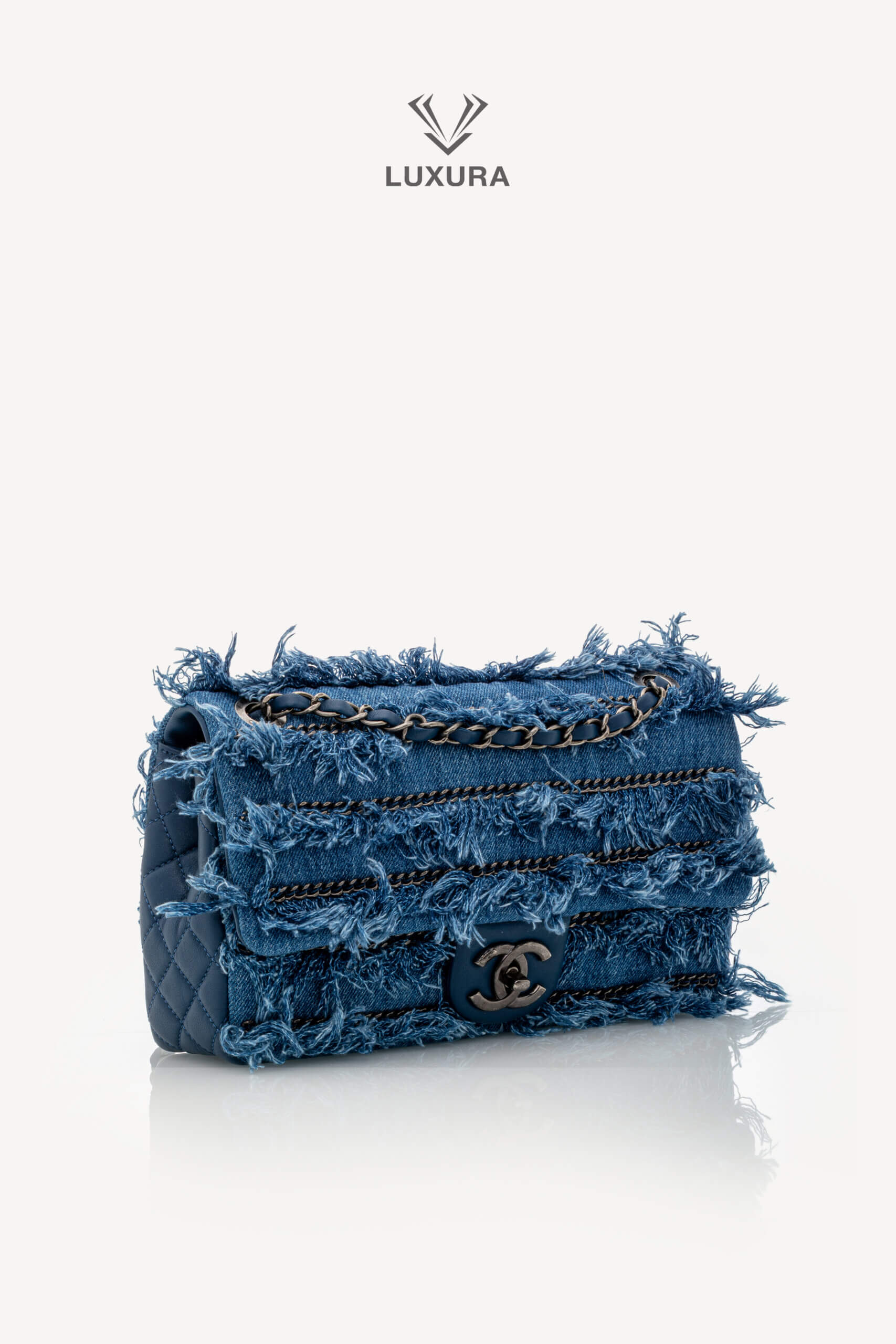 <span style="font-size: 10px;letter-spacing: .15em">HARD TO FIND</span><br><strong>CHANEL</strong><br><div style="margin-top:10px;font-size:16px">Calfskin Denim Paris Dubai Fringe Chains Small Flap Blue</div><br> - Image 24