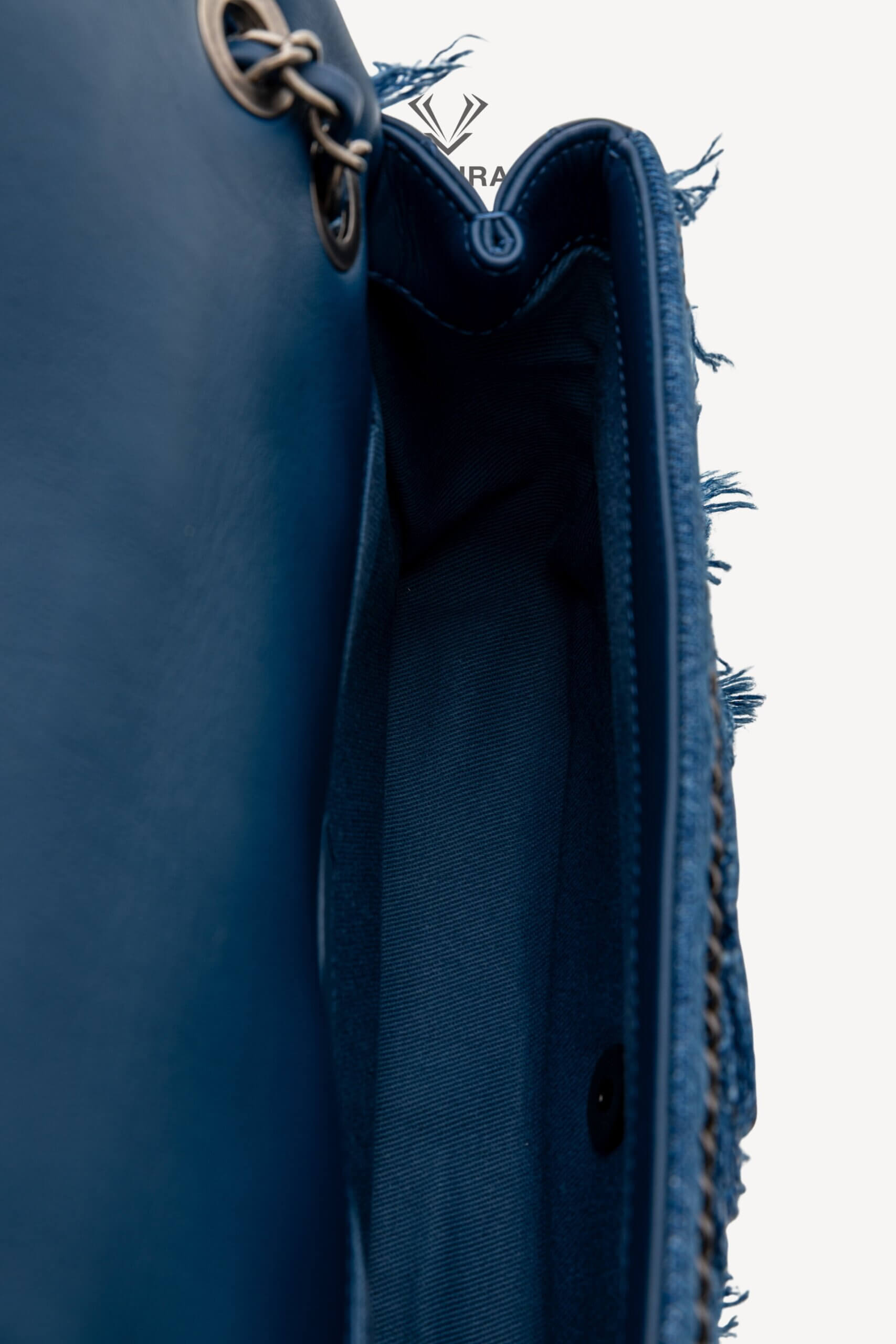 <span style="font-size: 10px;letter-spacing: .15em">HARD TO FIND</span><br><strong>CHANEL</strong><br><div style="margin-top:10px;font-size:16px">Calfskin Denim Paris Dubai Fringe Chains Small Flap Blue</div><br> - Image 22