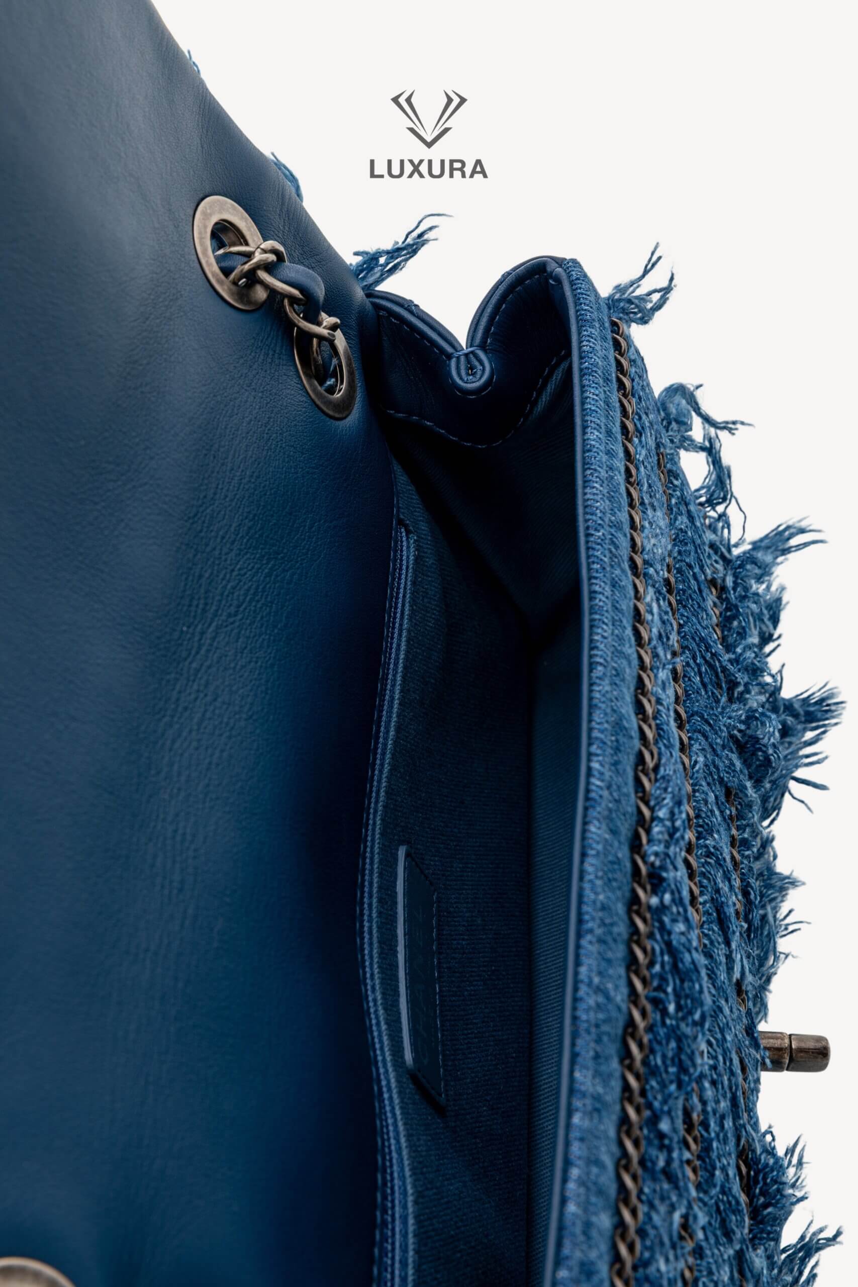 <span style="font-size: 10px;letter-spacing: .15em">HARD TO FIND</span><br><strong>CHANEL</strong><br><div style="margin-top:10px;font-size:16px">Calfskin Denim Paris Dubai Fringe Chains Small Flap Blue</div><br> - Image 21