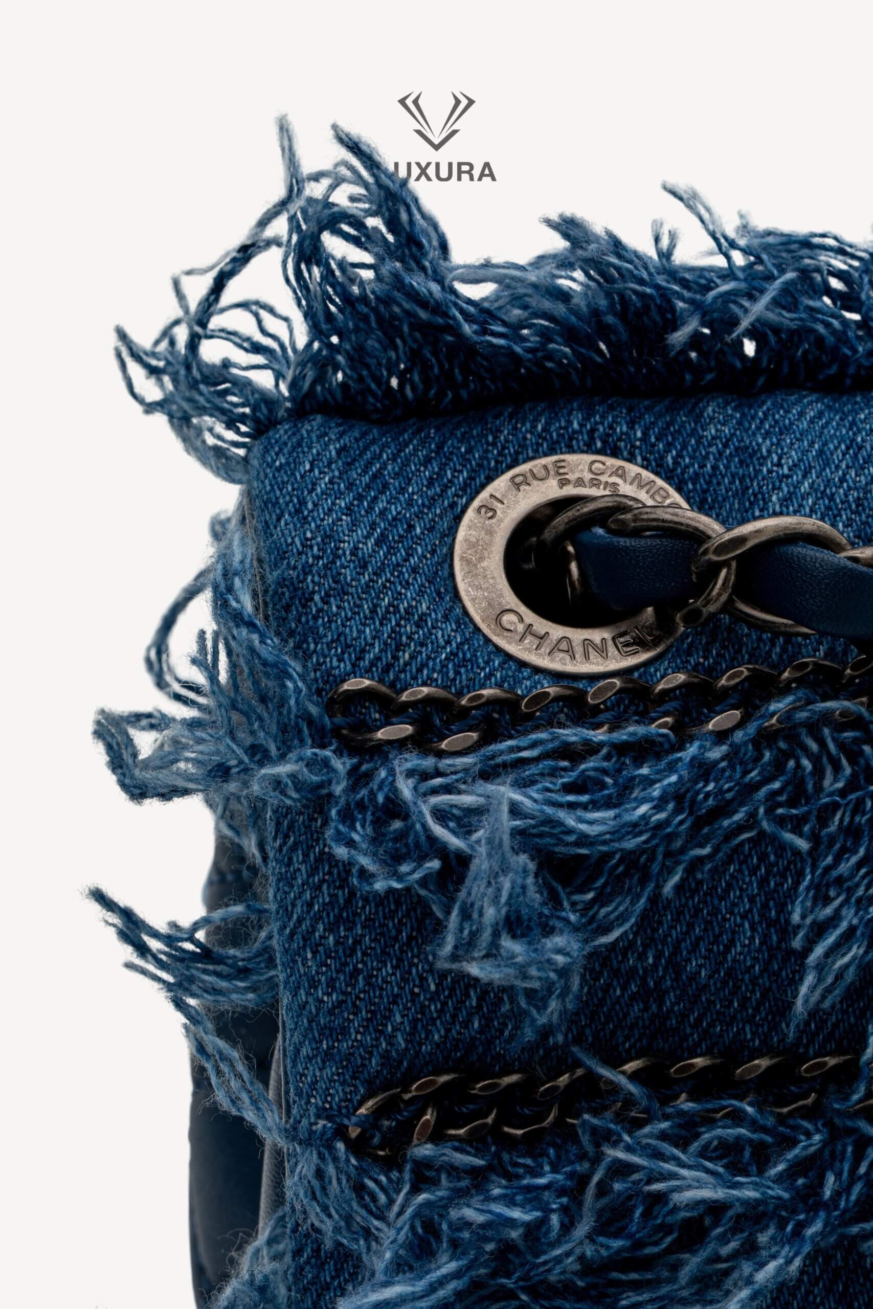 <span style="font-size: 10px;letter-spacing: .15em">HARD TO FIND</span><br><strong>CHANEL</strong><br><div style="margin-top:10px;font-size:16px">Calfskin Denim Paris Dubai Fringe Chains Small Flap Blue</div><br> - Image 18
