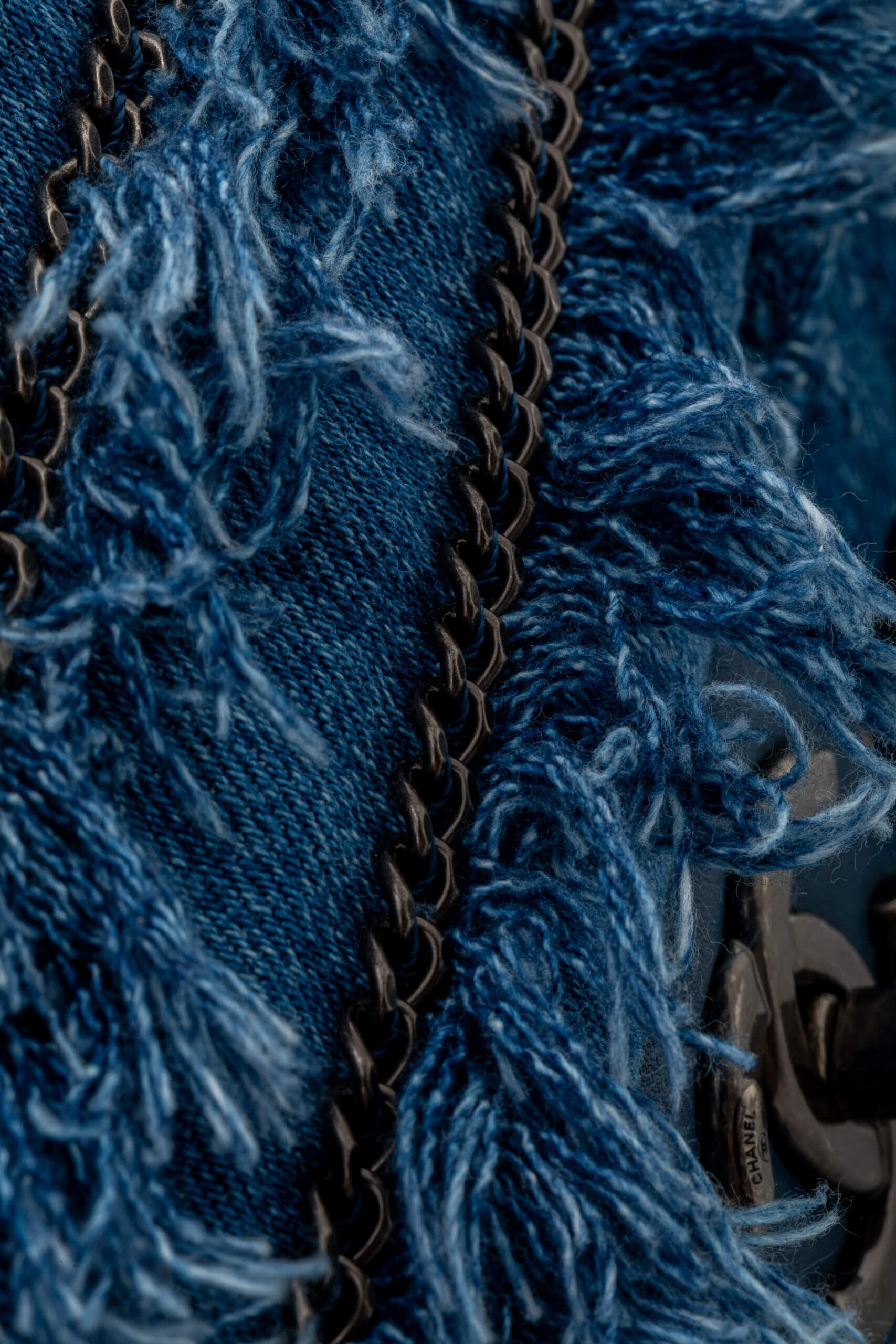 <span style="font-size: 10px;letter-spacing: .15em">HARD TO FIND</span><br><strong>CHANEL</strong><br><div style="margin-top:10px;font-size:16px">Calfskin Denim Paris Dubai Fringe Chains Small Flap Blue</div><br> - Image 16
