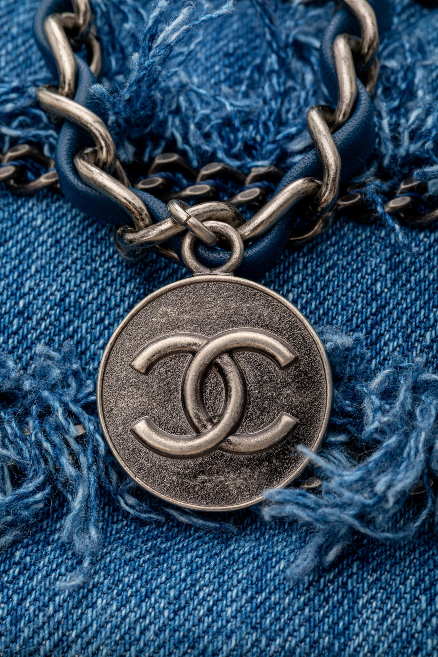 <span style="font-size: 10px;letter-spacing: .15em">HARD TO FIND</span><br><strong>CHANEL</strong><br><div style="margin-top:10px;font-size:16px">Calfskin Denim Paris Dubai Fringe Chains Small Flap Blue</div><br> - Image 14