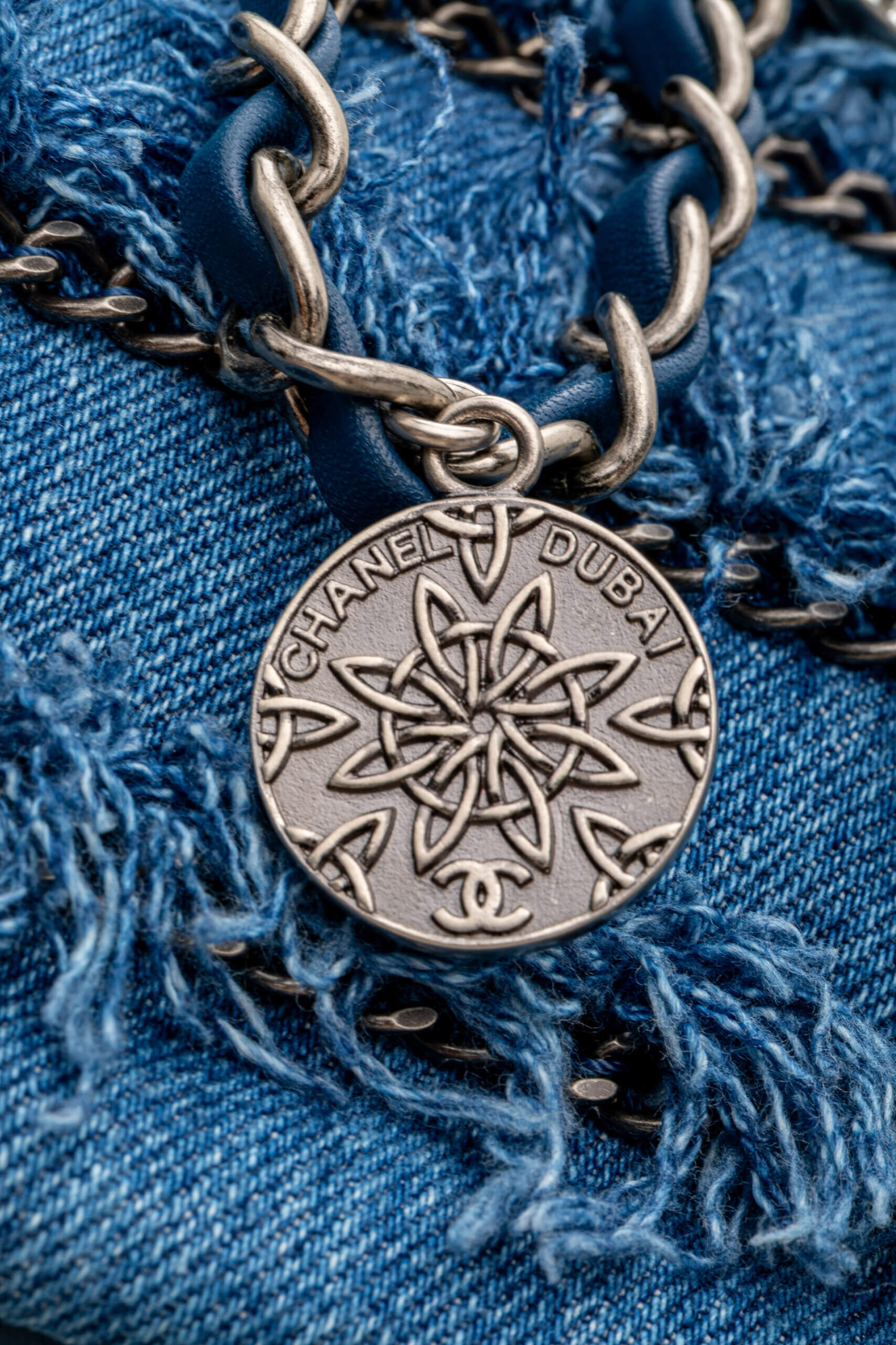 <span style="font-size: 10px;letter-spacing: .15em">HARD TO FIND</span><br><strong>CHANEL</strong><br><div style="margin-top:10px;font-size:16px">Calfskin Denim Paris Dubai Fringe Chains Small Flap Blue</div><br> - Image 13