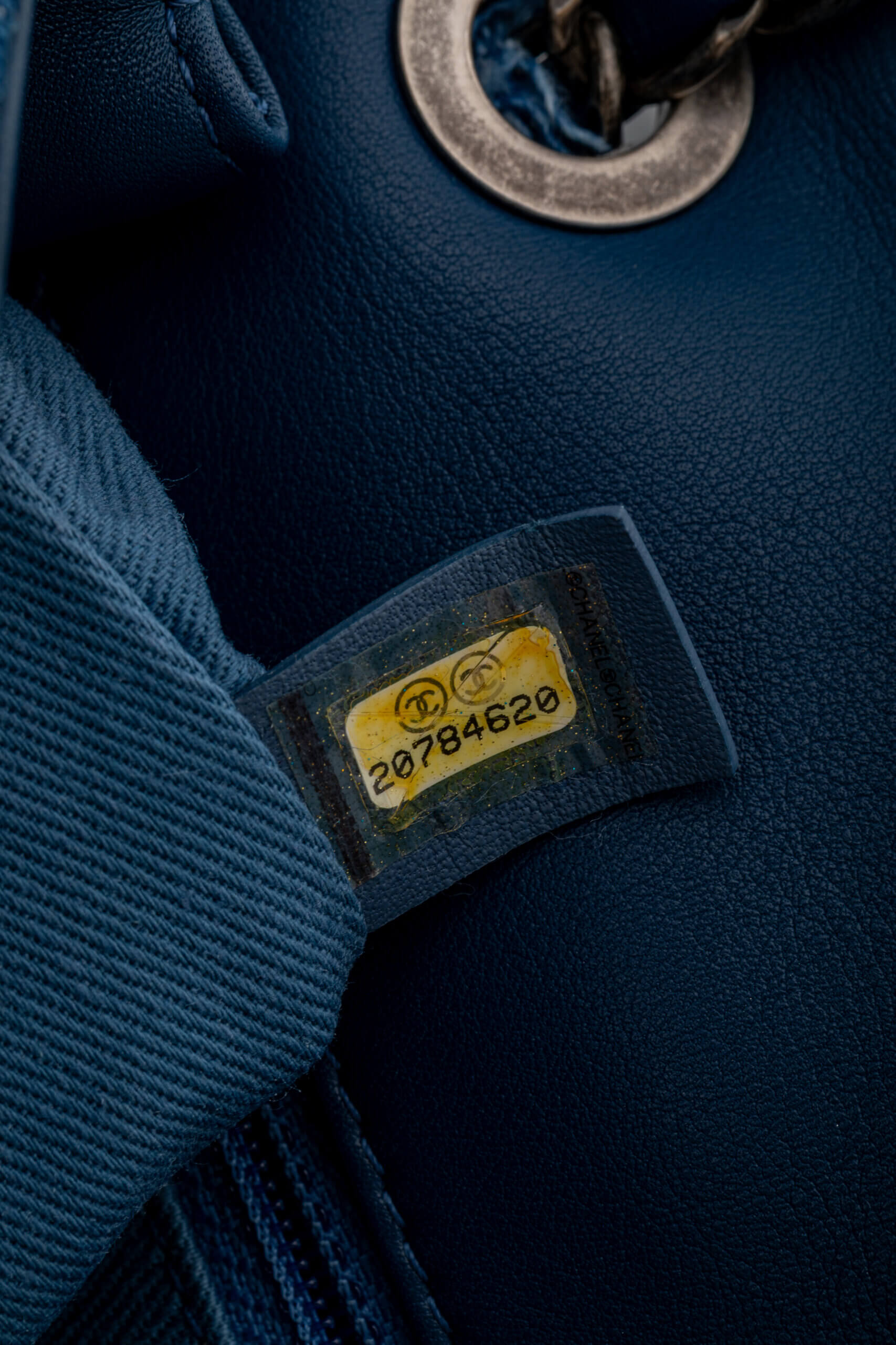 <span style="font-size: 10px;letter-spacing: .15em">HARD TO FIND</span><br><strong>CHANEL</strong><br><div style="margin-top:10px;font-size:16px">Calfskin Denim Paris Dubai Fringe Chains Small Flap Blue</div><br> - Image 4