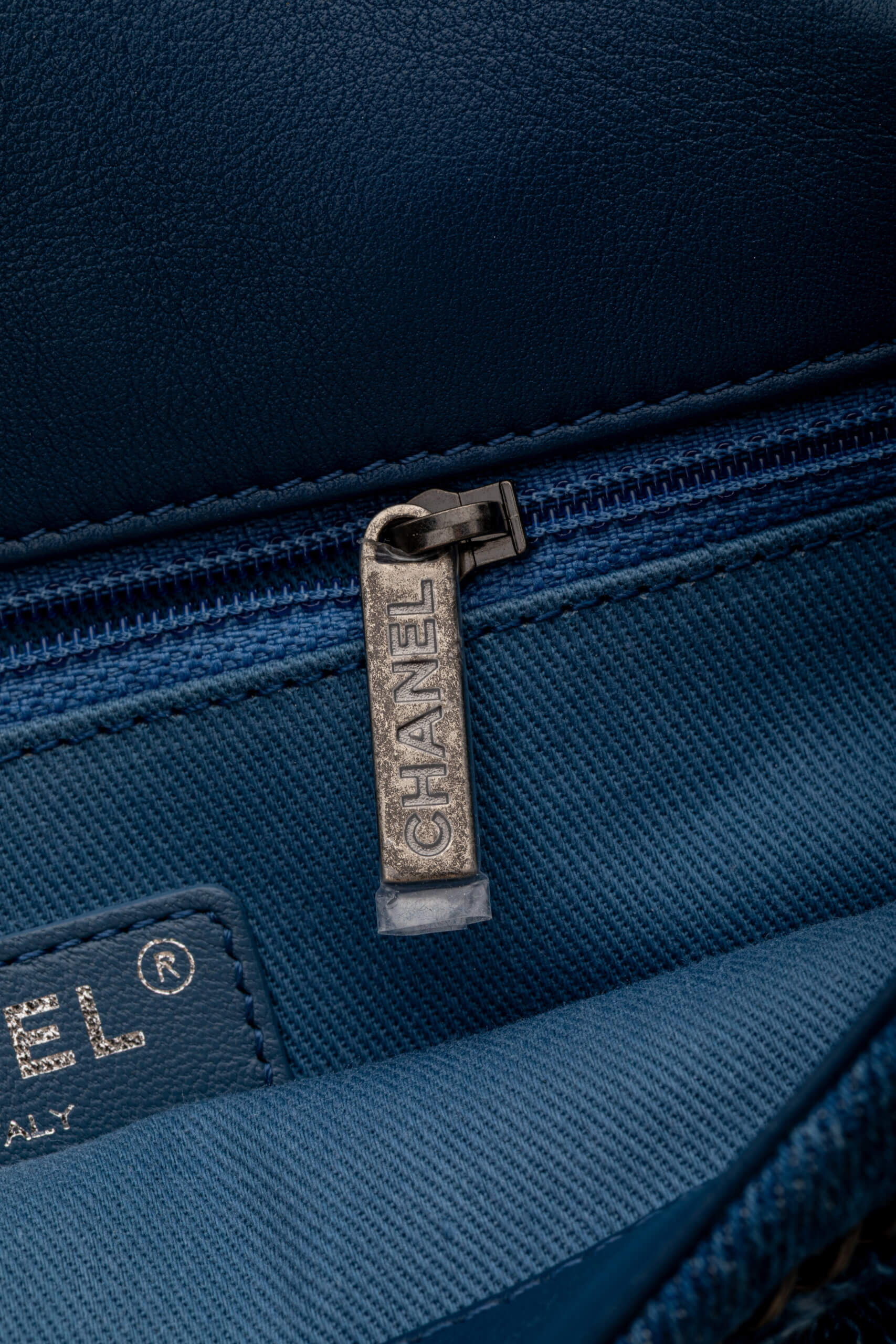 <span style="font-size: 10px;letter-spacing: .15em">HARD TO FIND</span><br><strong>CHANEL</strong><br><div style="margin-top:10px;font-size:16px">Calfskin Denim Paris Dubai Fringe Chains Small Flap Blue</div><br> - Image 2