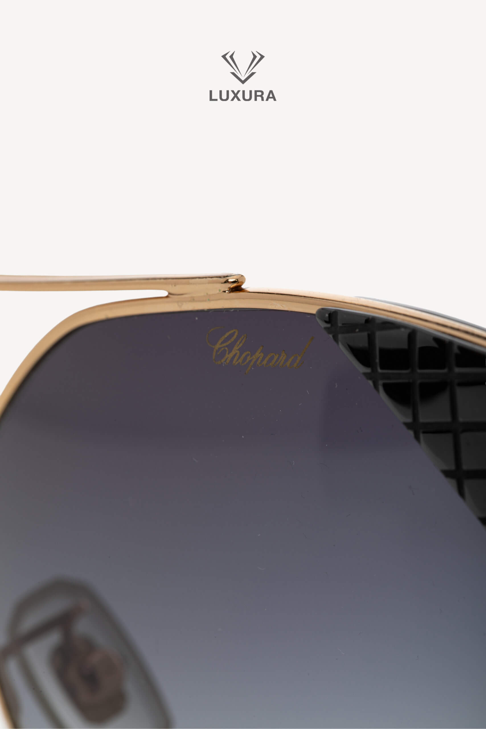 <span style="font-size: 10px;letter-spacing: .15em">HARD TO FIND</span><br> <strong>CHOPARD</strong><br> <div style="margin-top:10px;font-size:16px">SCHC40 300 Sunglasses Black</div><br> - Image 13