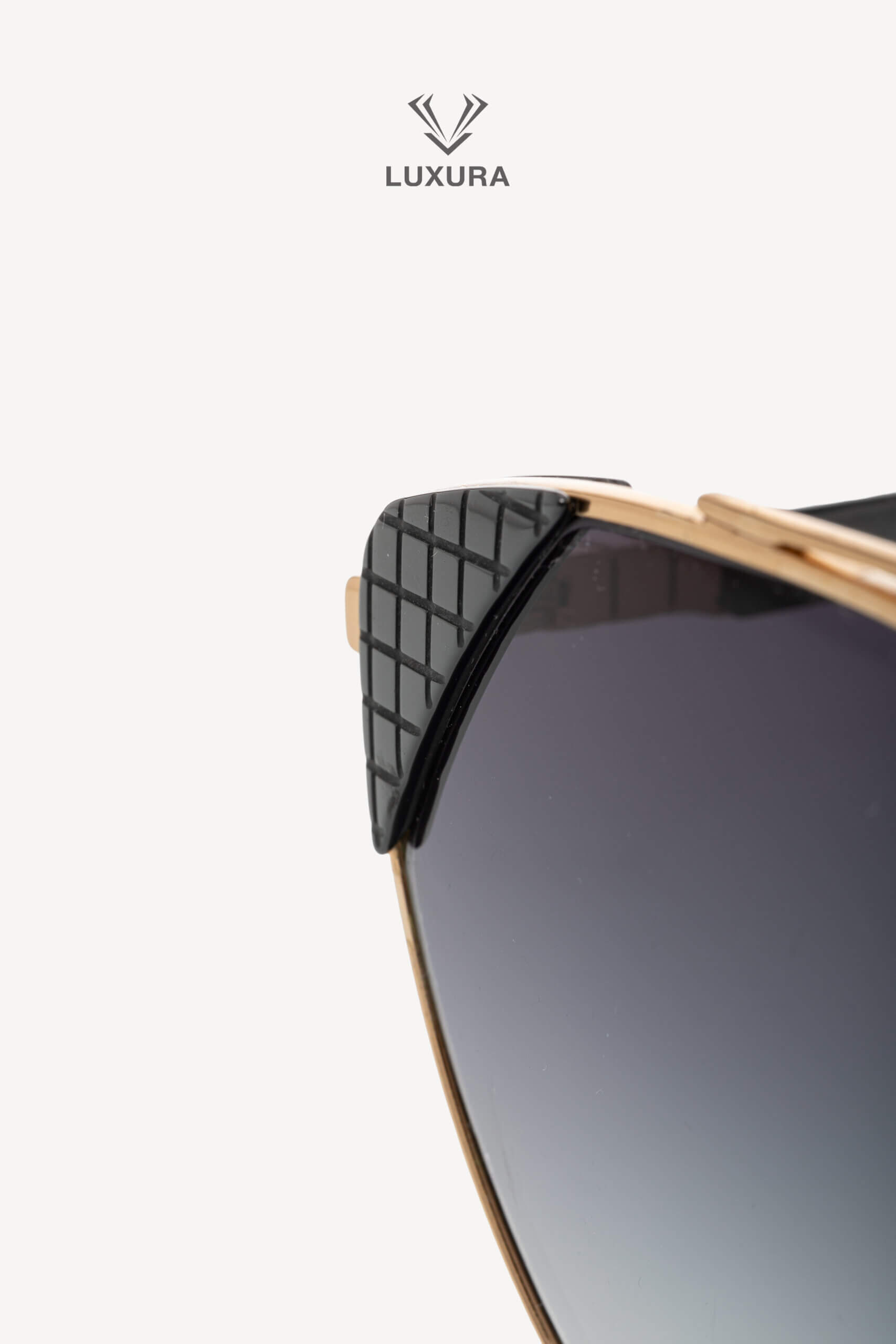 <span style="font-size: 10px;letter-spacing: .15em">HARD TO FIND</span><br> <strong>CHOPARD</strong><br> <div style="margin-top:10px;font-size:16px">SCHC40 300 Sunglasses Black</div><br> - Image 12