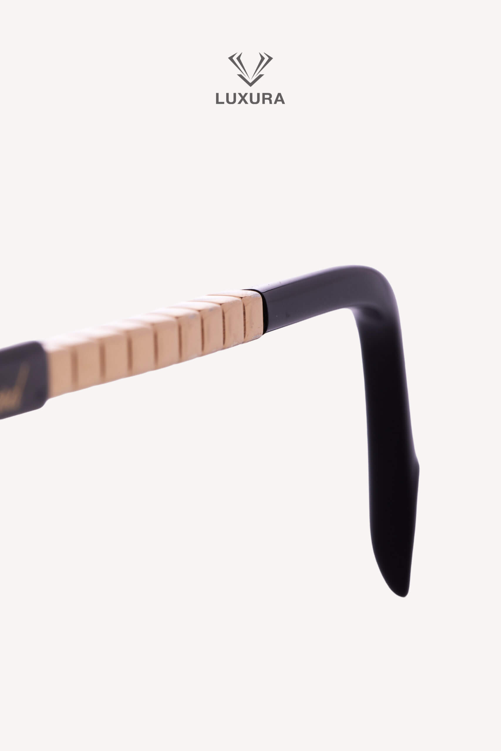 <span style="font-size: 10px;letter-spacing: .15em">HARD TO FIND</span><br> <strong>CHOPARD</strong><br> <div style="margin-top:10px;font-size:16px">SCHC40 300 Sunglasses Black</div><br> - Image 11