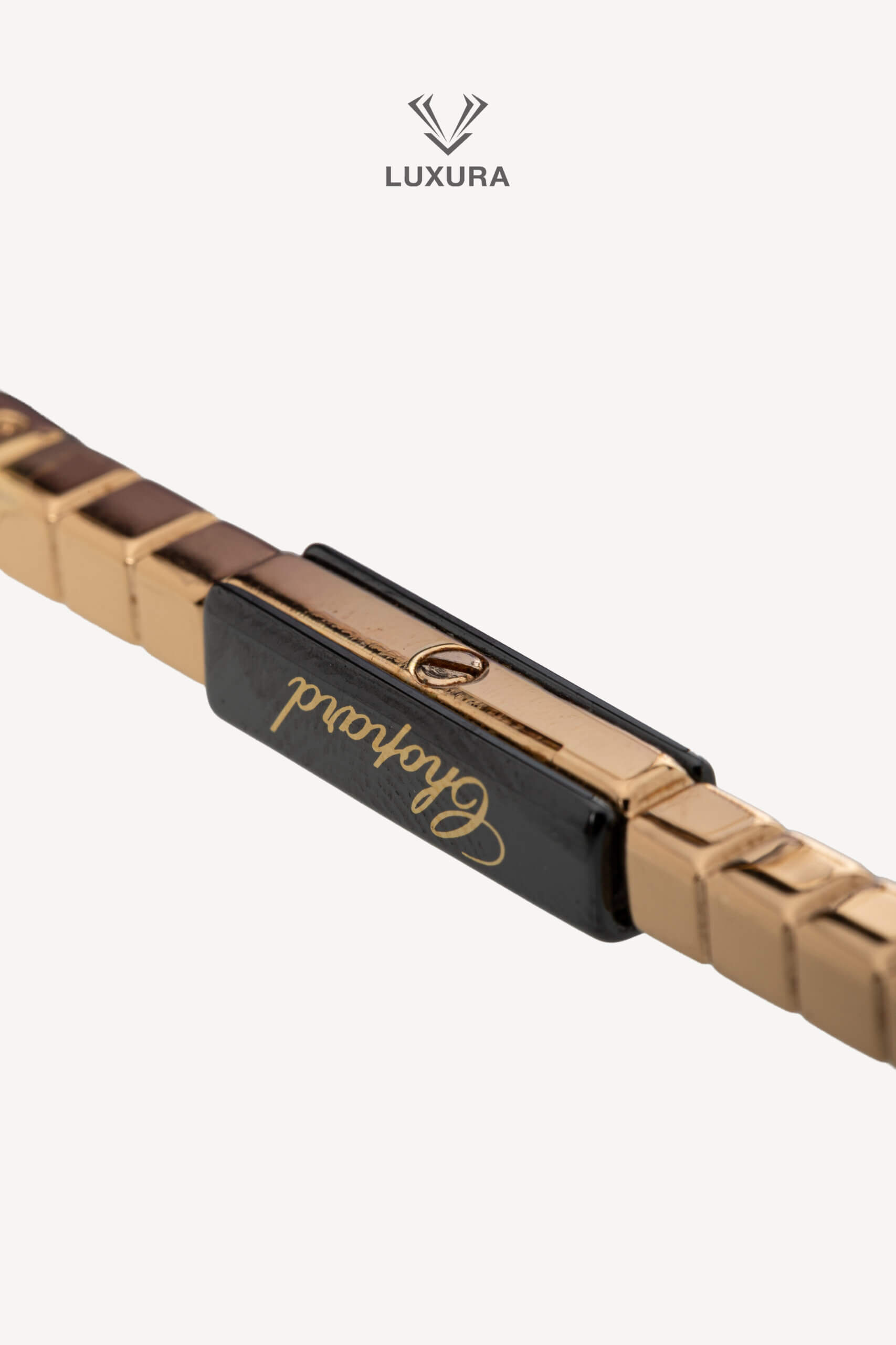 <span style="font-size: 10px;letter-spacing: .15em">HARD TO FIND</span><br> <strong>CHOPARD</strong><br> <div style="margin-top:10px;font-size:16px">SCHC40 300 Sunglasses Black</div><br> - Image 9