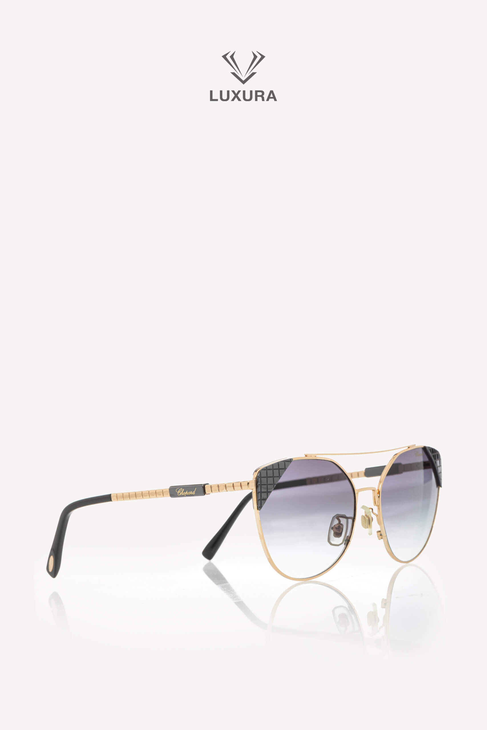 <span style="font-size: 10px;letter-spacing: .15em">HARD TO FIND</span><br> <strong>CHOPARD</strong><br> <div style="margin-top:10px;font-size:16px">SCHC40 300 Sunglasses Black</div><br> - Image 5