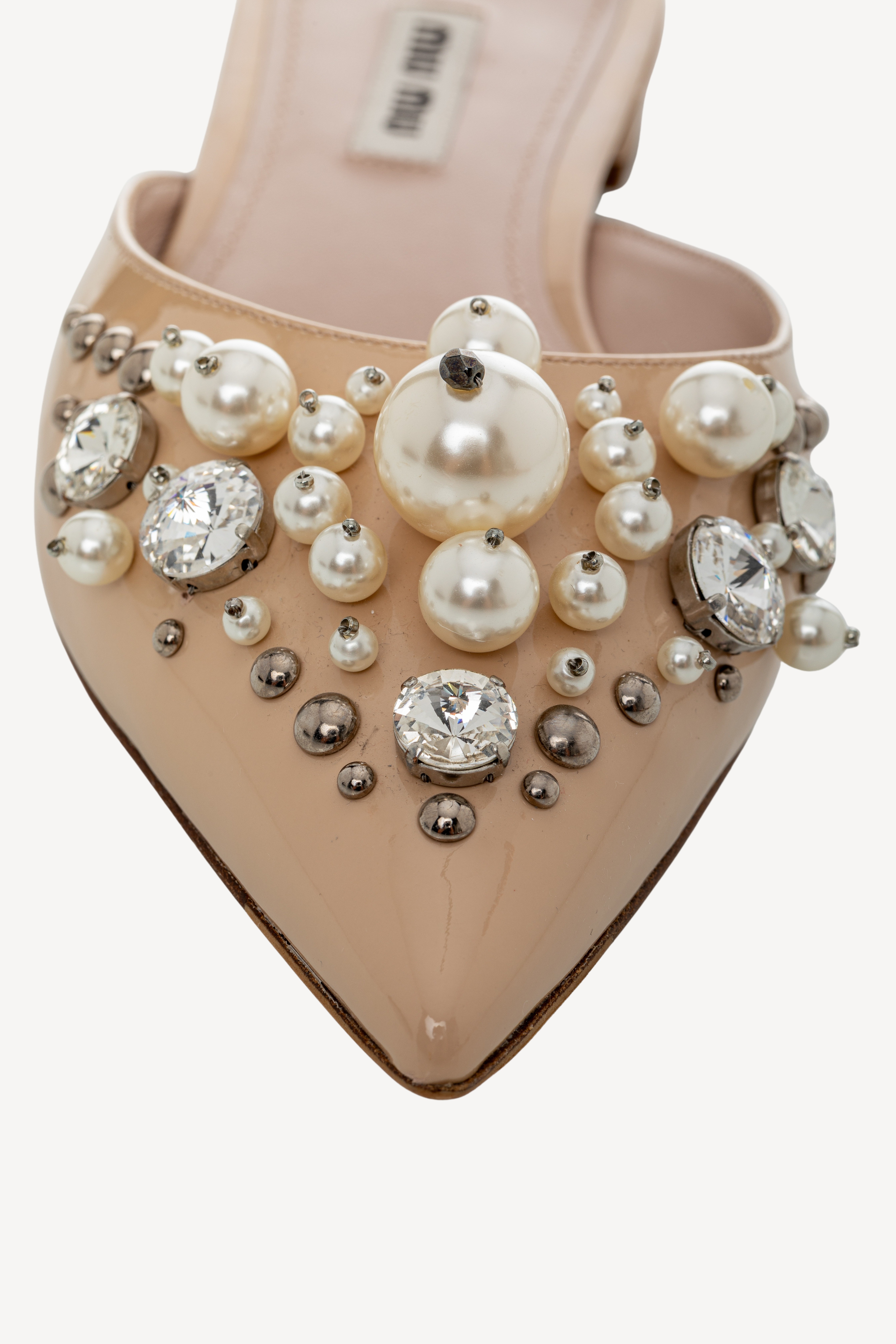 <span style="font-size: 10px;letter-spacing: .15em">BEST DEAL</span><br> <strong>MIU MIU</strong><br> <div style="margin-top:10px;font-size:16px">Patent Leather Faux Pearl Embellished Pointed Toe Mules Nude 37.5</div><br> - Image 10