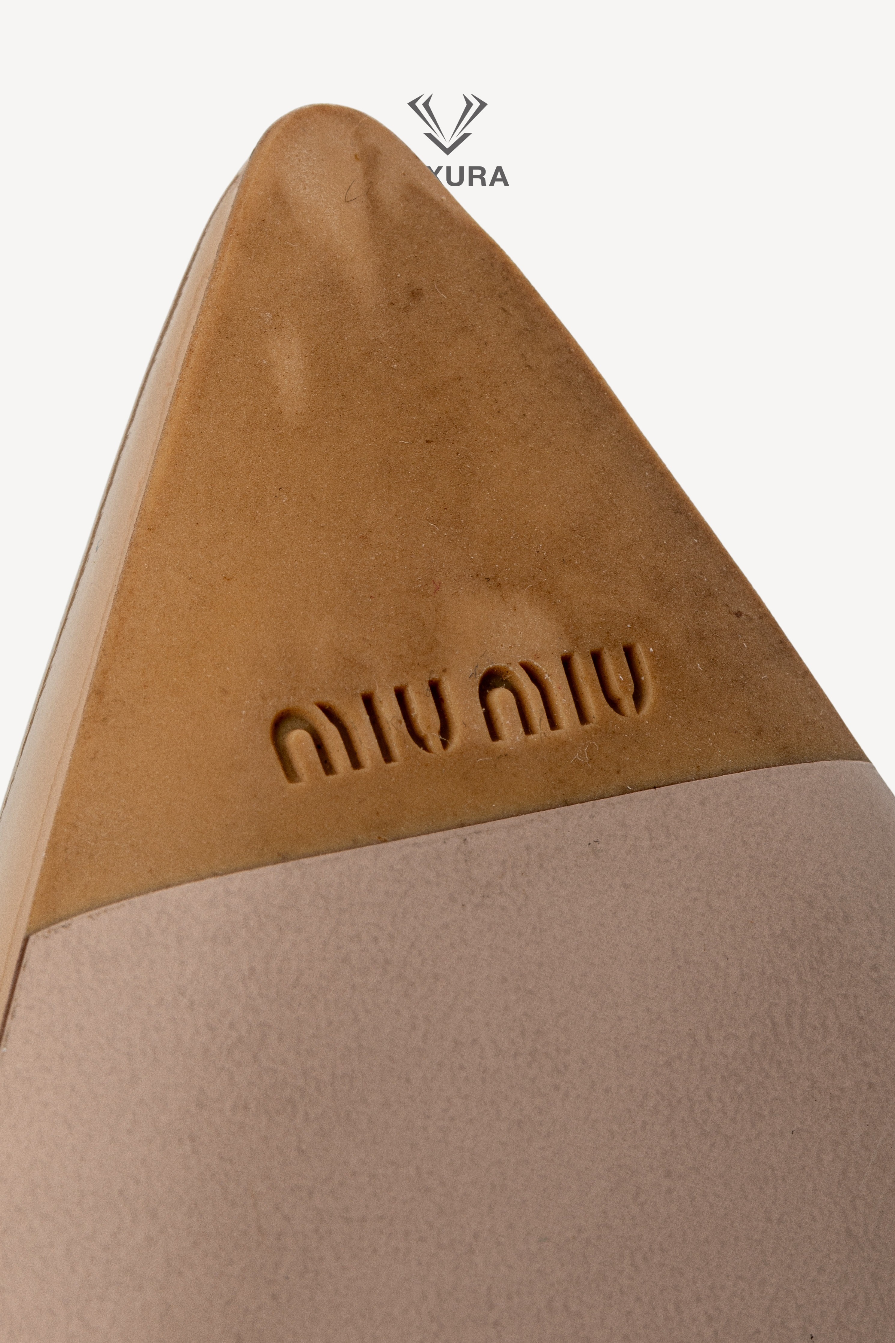 <span style="font-size: 10px;letter-spacing: .15em">BEST DEAL</span><br> <strong>MIU MIU</strong><br> <div style="margin-top:10px;font-size:16px">Patent Leather Faux Pearl Embellished Pointed Toe Mules Nude 37.5</div><br> - Image 19