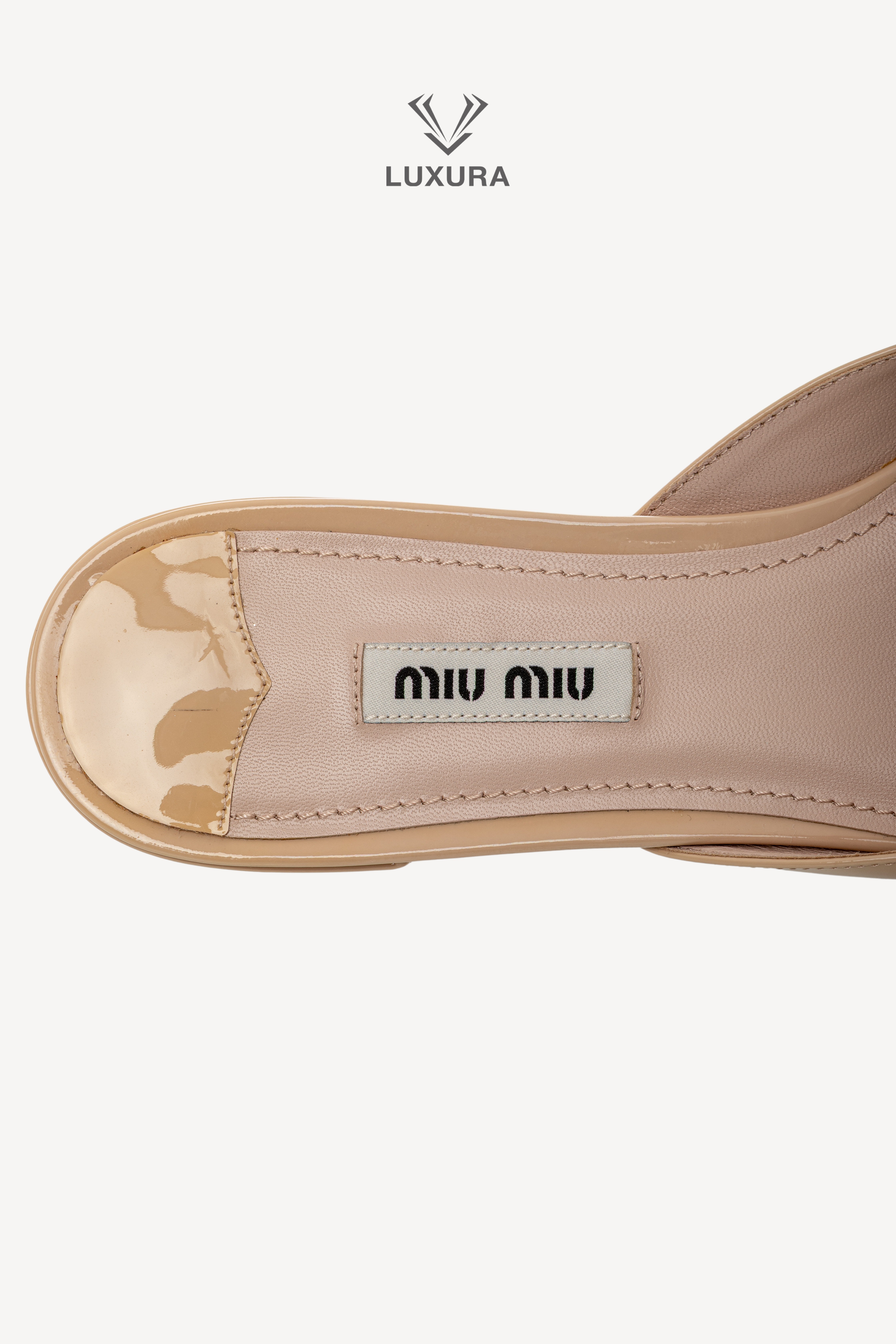 <span style="font-size: 10px;letter-spacing: .15em">BEST DEAL</span><br> <strong>MIU MIU</strong><br> <div style="margin-top:10px;font-size:16px">Patent Leather Faux Pearl Embellished Pointed Toe Mules Nude 37.5</div><br> - Image 16