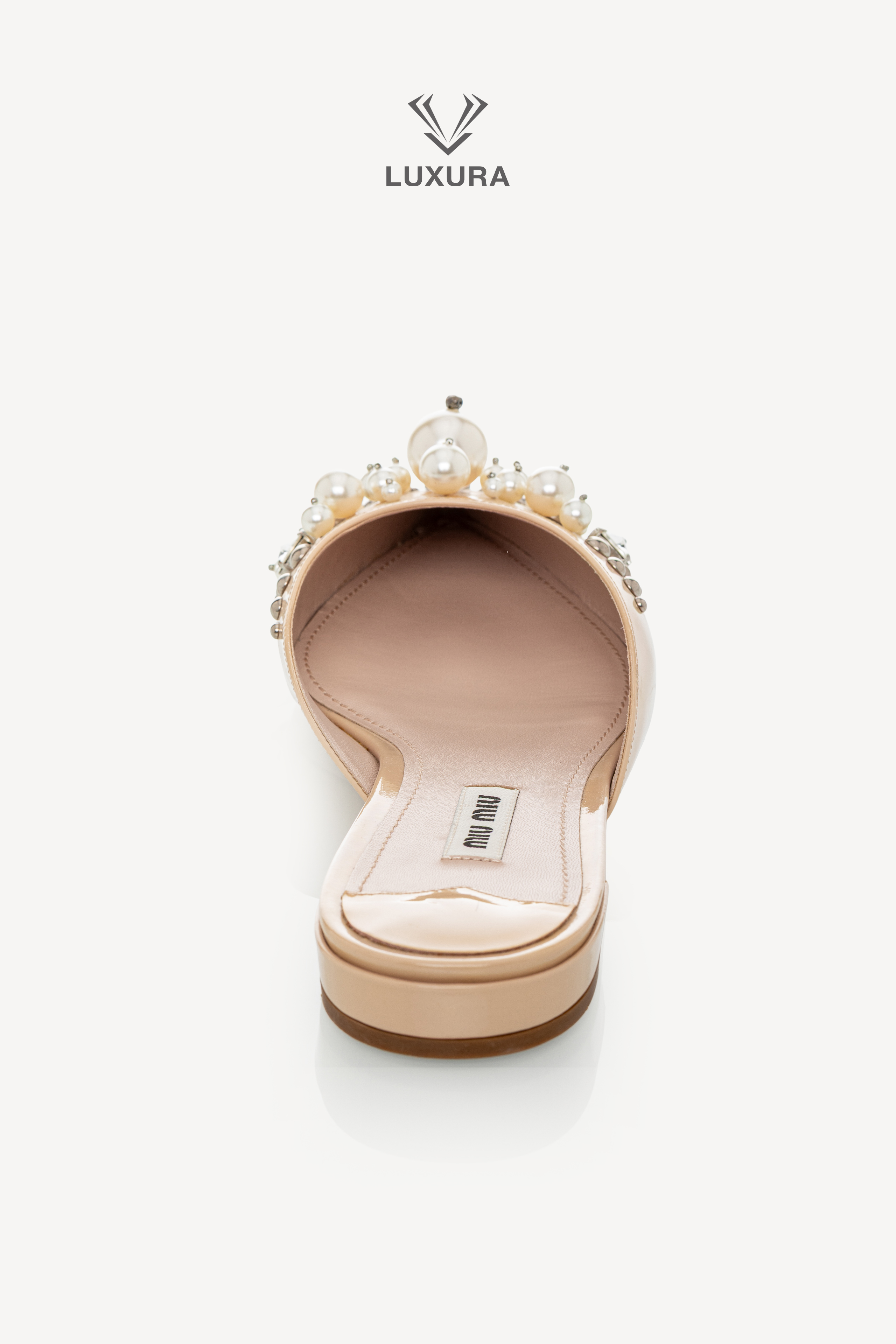 <span style="font-size: 10px;letter-spacing: .15em">BEST DEAL</span><br> <strong>MIU MIU</strong><br> <div style="margin-top:10px;font-size:16px">Patent Leather Faux Pearl Embellished Pointed Toe Mules Nude 37.5</div><br> - Image 5