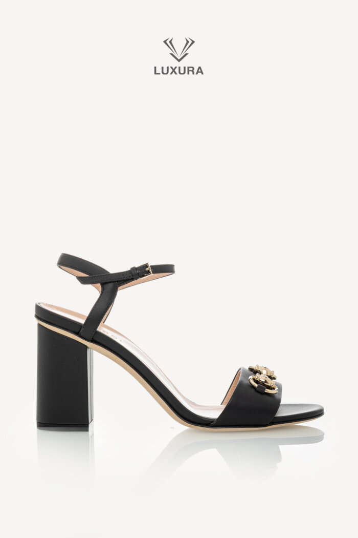 <span style="font-size: 10px;letter-spacing: .15em">HARD TO FIND</span><br>            <strong>GUCCI</strong><br>            <div style="margin-top:10px;font-size:16px">Leather Horsebit Ankle Strap Sandals 36,5 Black</div><br>