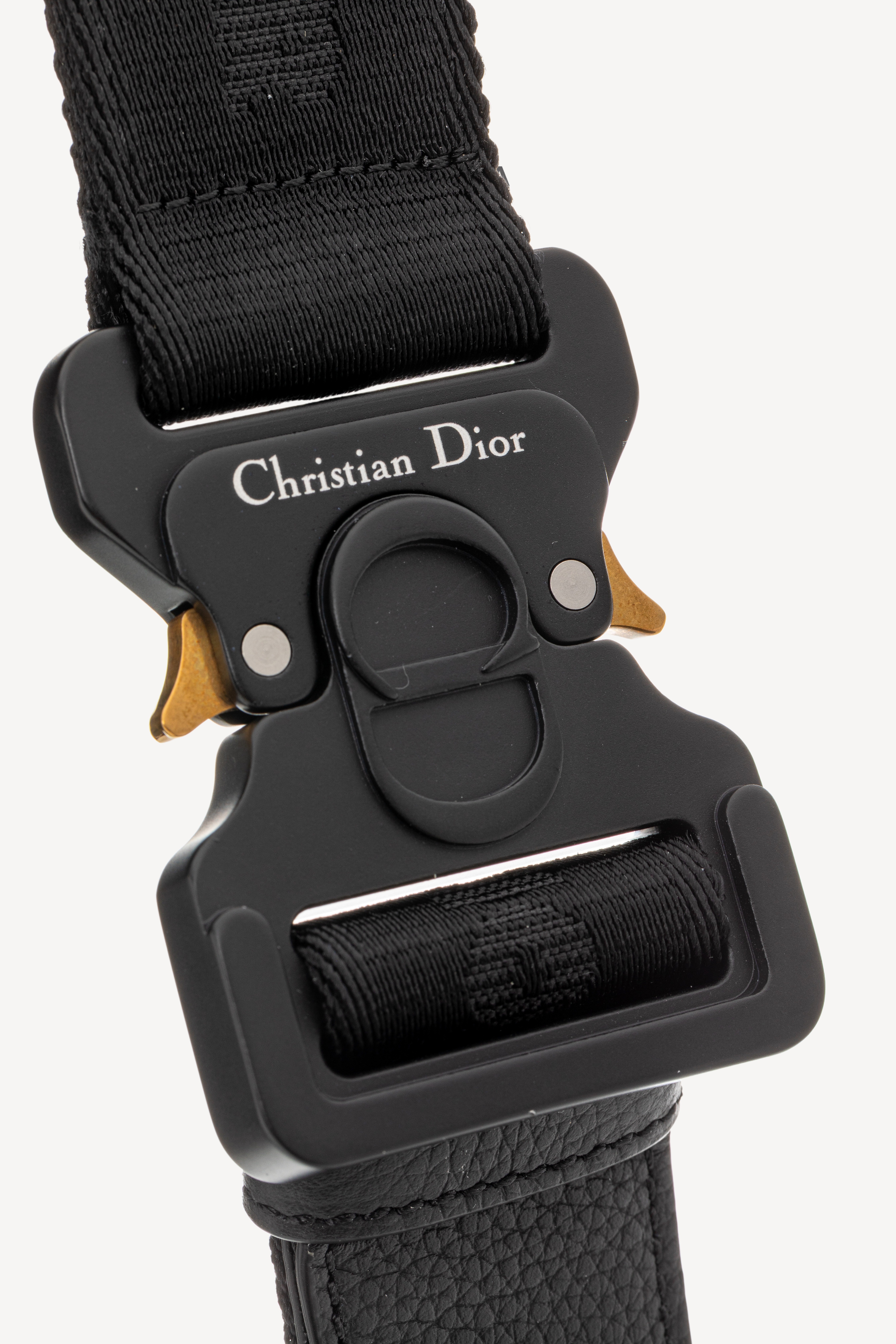 <span style="font-size: 10px;letter-spacing: .15em"></span><br> <strong>CHRISTIAN DIOR</strong><br> <div style="margin-top:10px;font-size:16px">Jacquard Grained Calfskin Lingot 22 Pouch Beige Blue</div><br> - Image 11