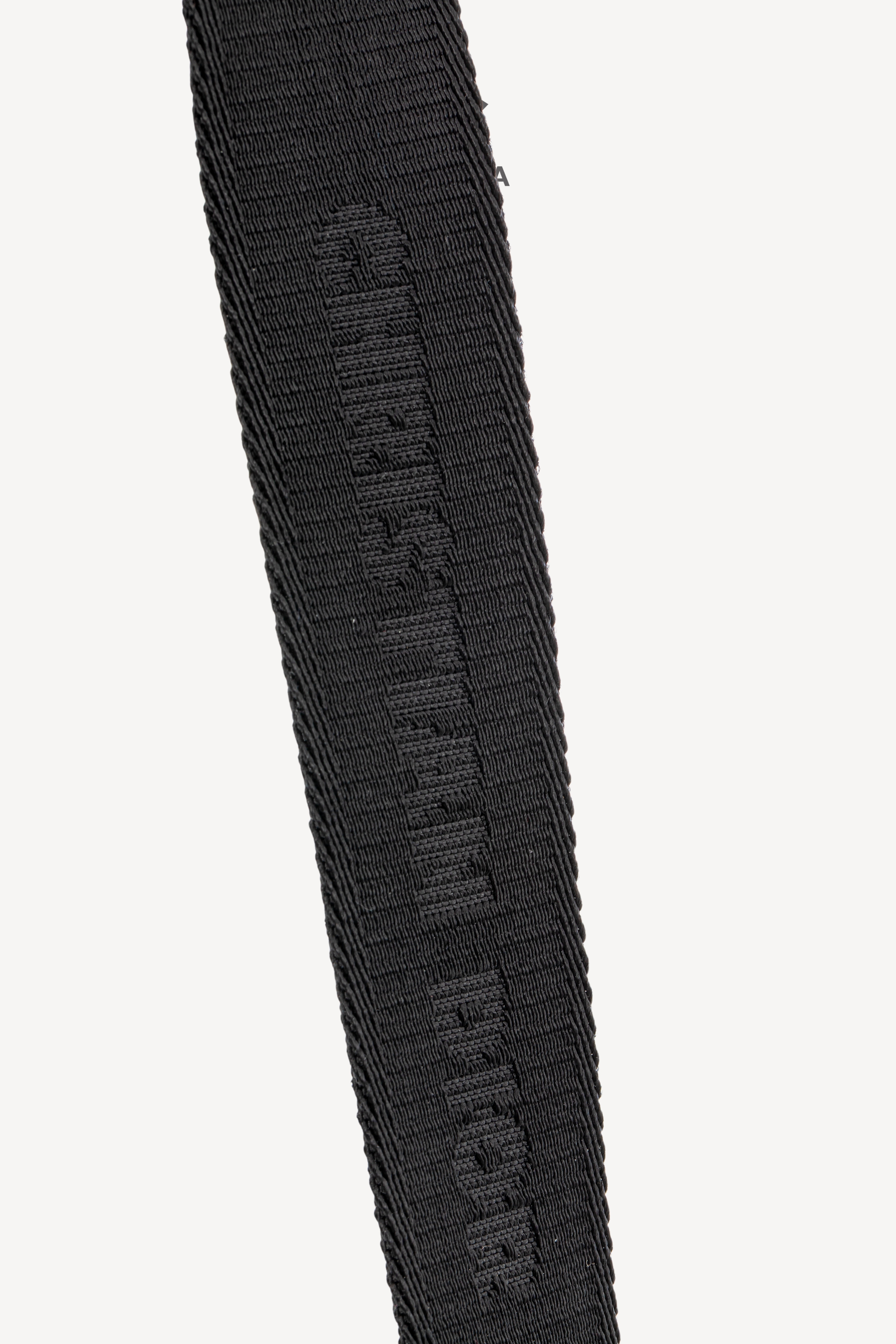 <span style="font-size: 10px;letter-spacing: .15em"></span><br> <strong>CHRISTIAN DIOR</strong><br> <div style="margin-top:10px;font-size:16px">Jacquard Grained Calfskin Lingot 22 Pouch Beige Blue</div><br> - Image 20