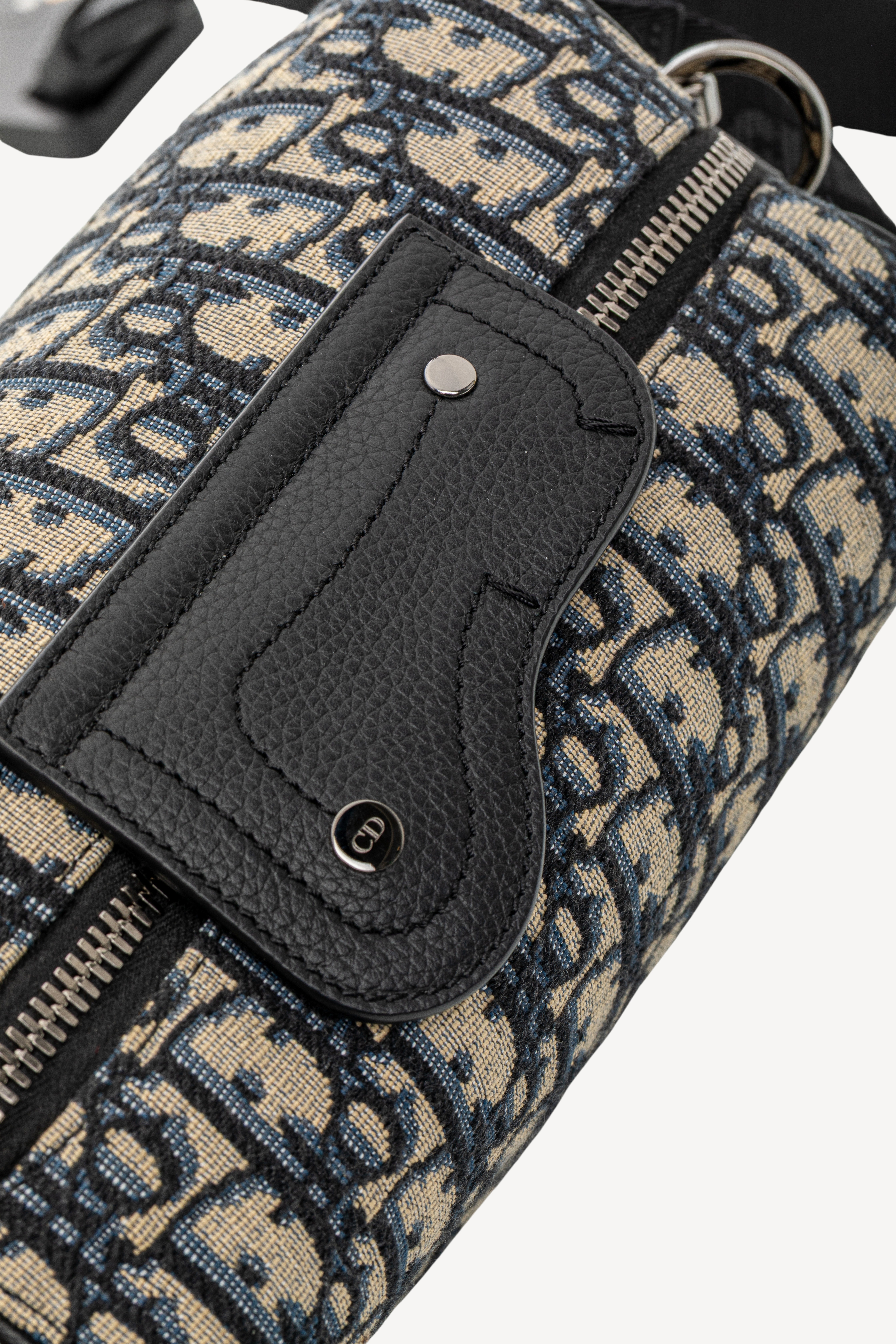<span style="font-size: 10px;letter-spacing: .15em"></span><br> <strong>CHRISTIAN DIOR</strong><br> <div style="margin-top:10px;font-size:16px">Jacquard Grained Calfskin Lingot 22 Pouch Beige Blue</div><br> - Image 10