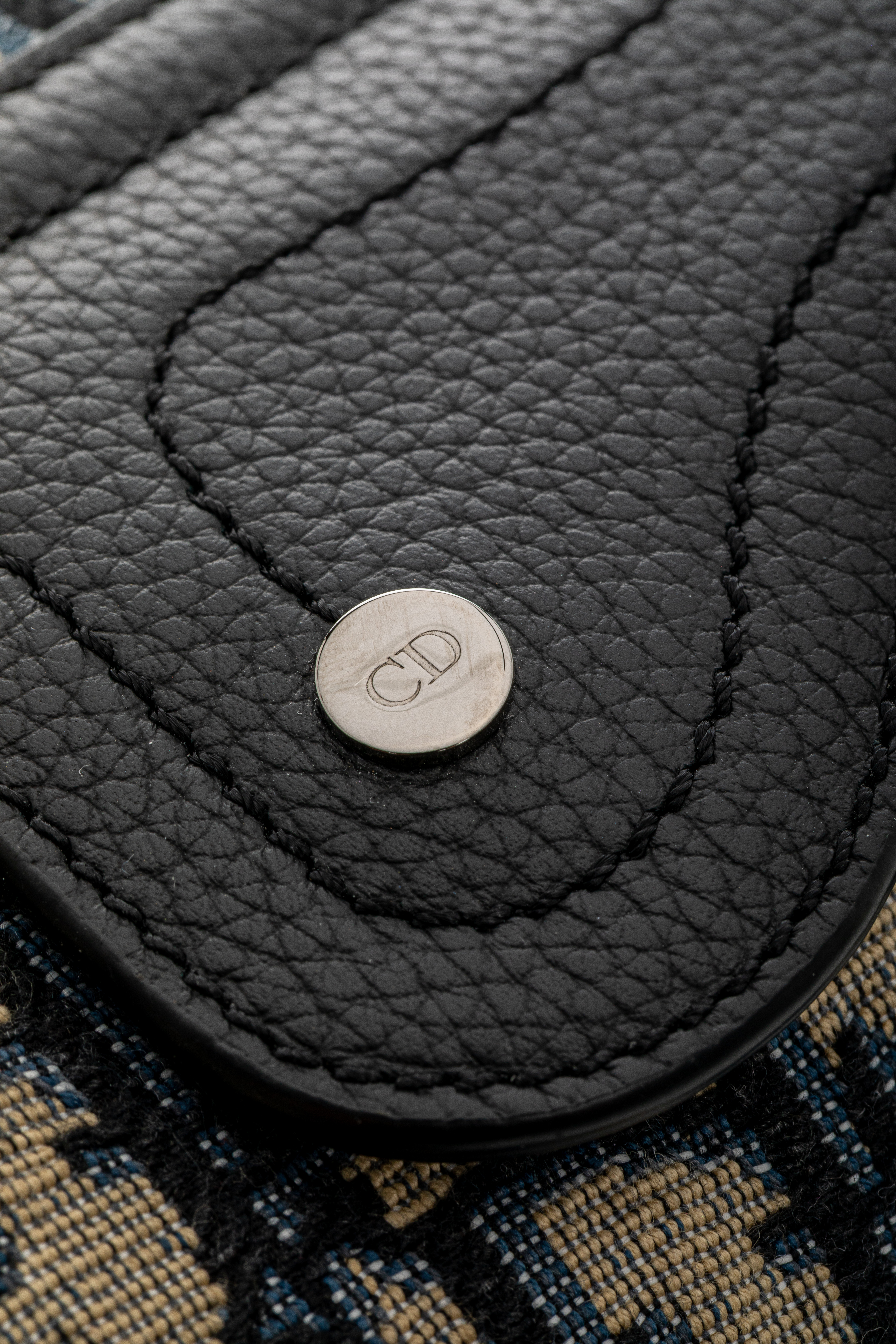 <span style="font-size: 10px;letter-spacing: .15em"></span><br> <strong>CHRISTIAN DIOR</strong><br> <div style="margin-top:10px;font-size:16px">Jacquard Grained Calfskin Lingot 22 Pouch Beige Blue</div><br> - Image 16
