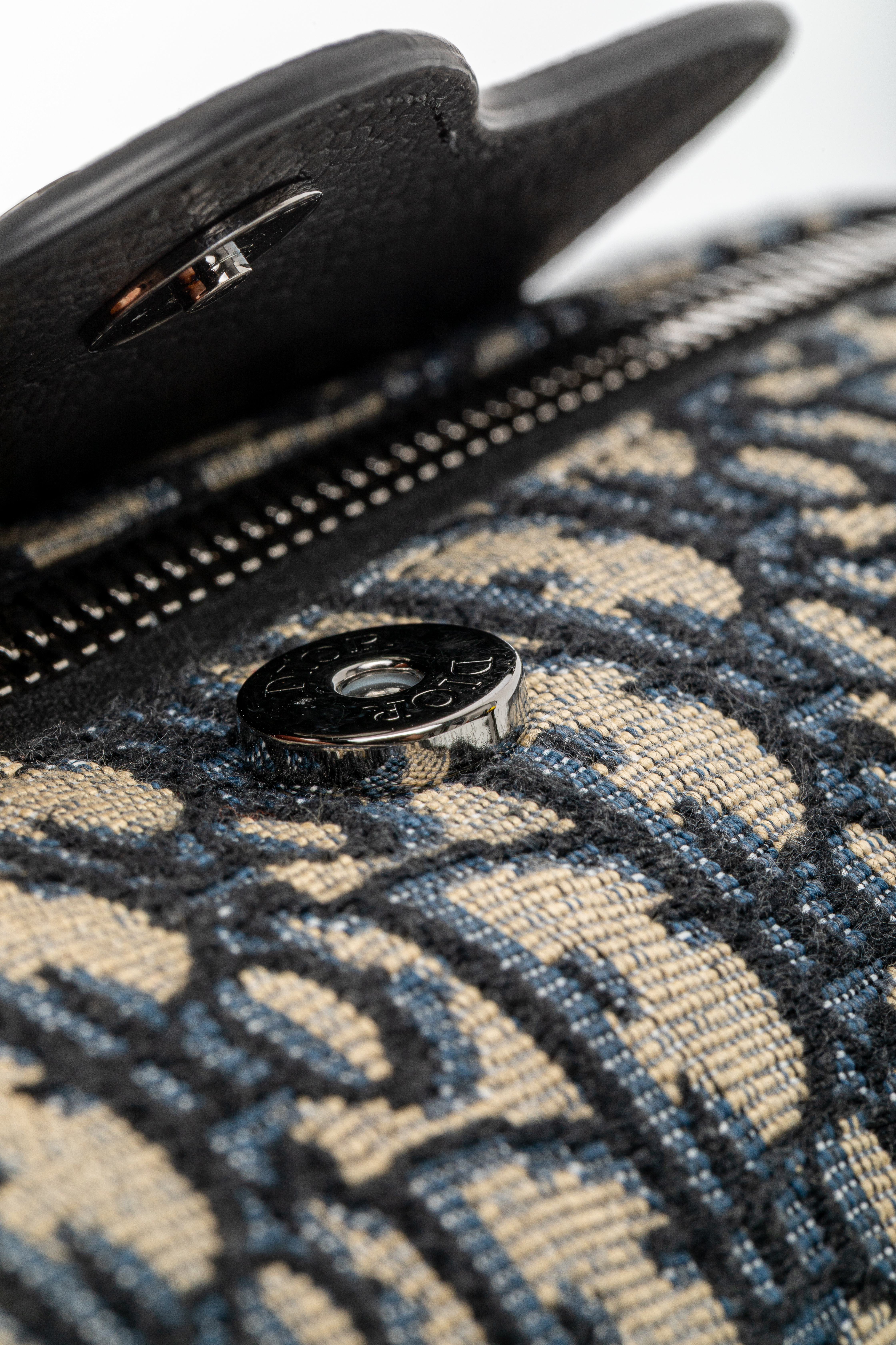 <span style="font-size: 10px;letter-spacing: .15em"></span><br> <strong>CHRISTIAN DIOR</strong><br> <div style="margin-top:10px;font-size:16px">Jacquard Grained Calfskin Lingot 22 Pouch Beige Blue</div><br> - Image 13