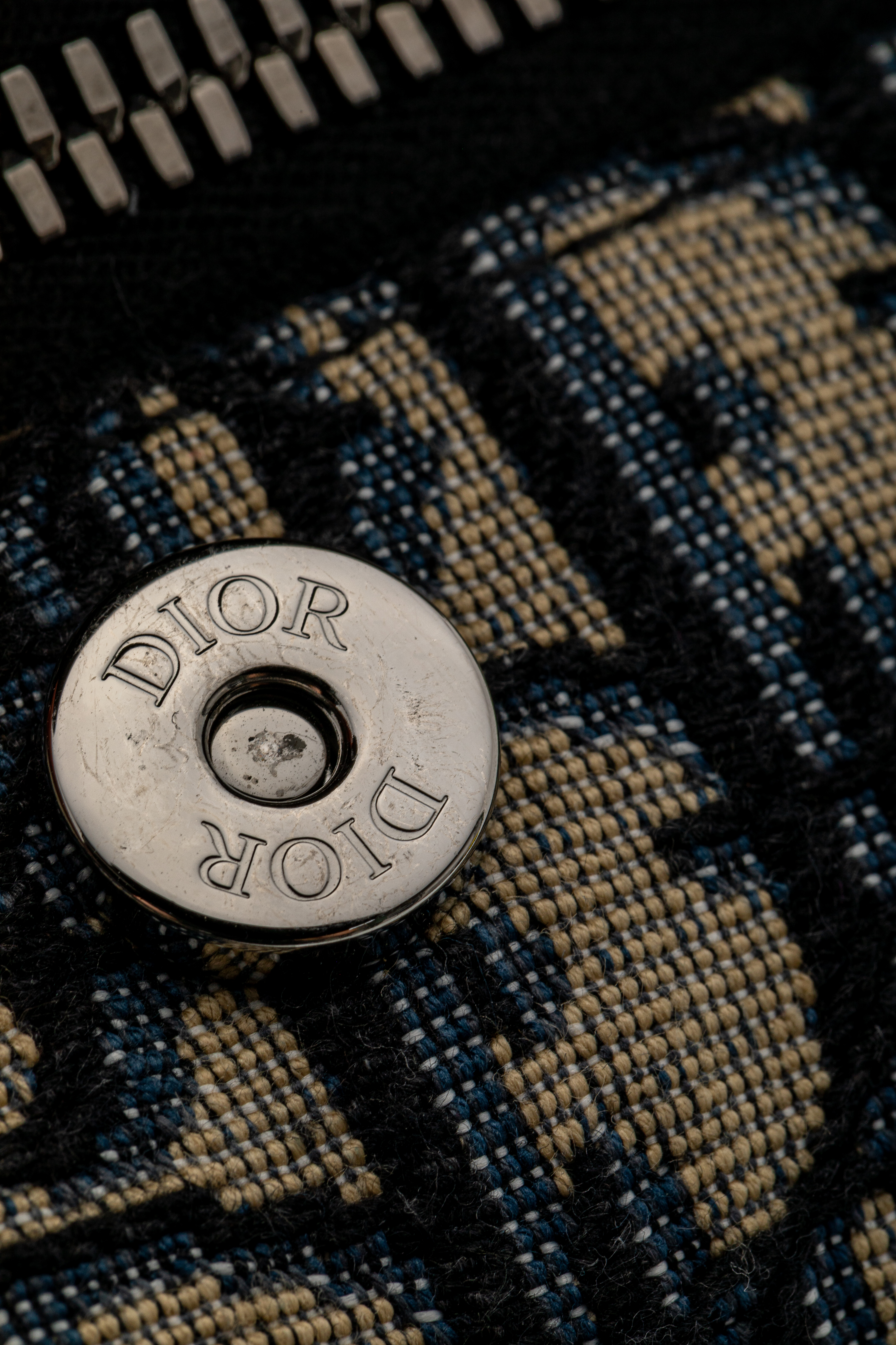 <span style="font-size: 10px;letter-spacing: .15em"></span><br> <strong>CHRISTIAN DIOR</strong><br> <div style="margin-top:10px;font-size:16px">Jacquard Grained Calfskin Lingot 22 Pouch Beige Blue</div><br> - Image 12