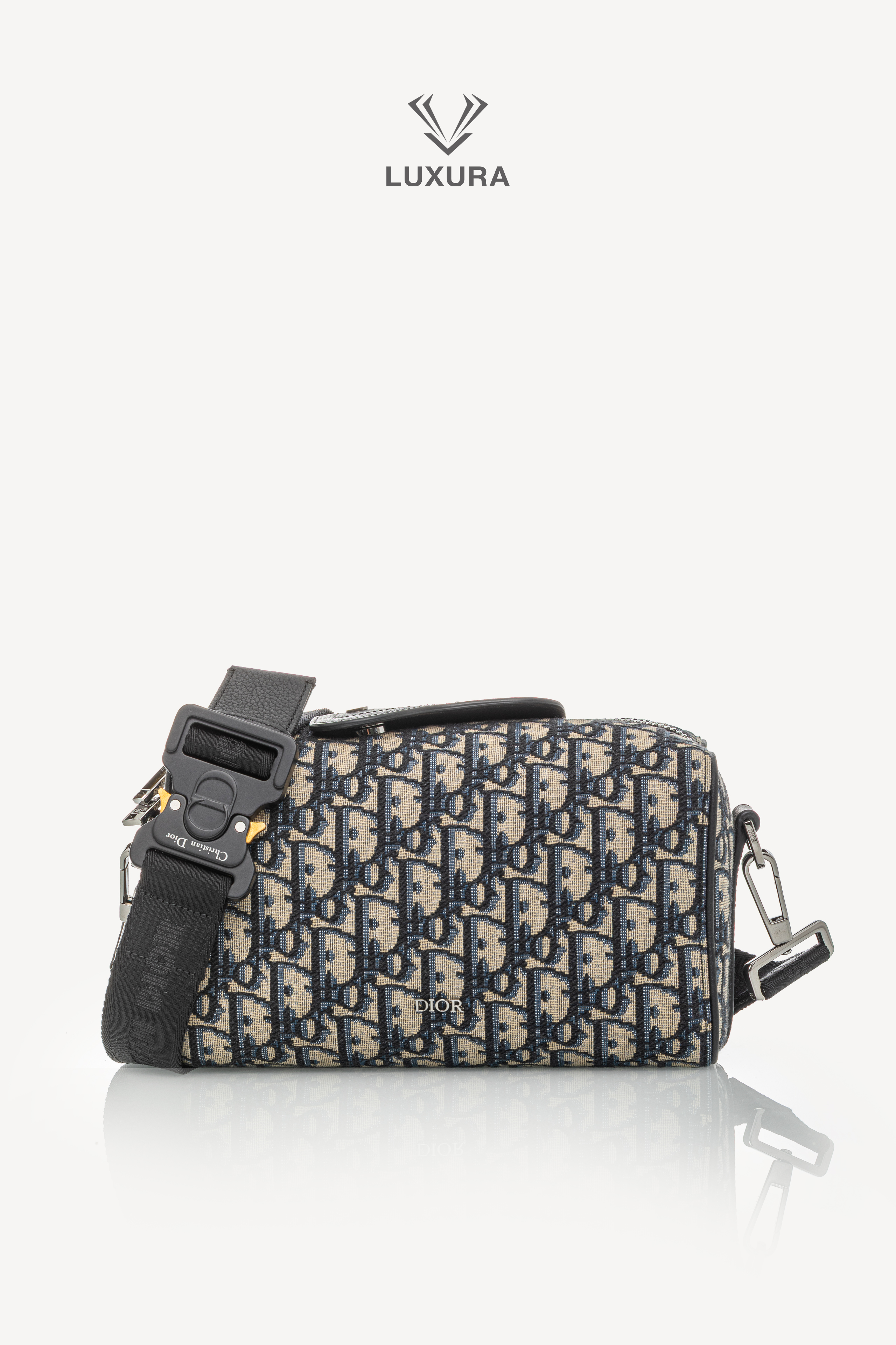 <span style="font-size: 10px;letter-spacing: .15em"></span><br> <strong>CHRISTIAN DIOR</strong><br> <div style="margin-top:10px;font-size:16px">Jacquard Grained Calfskin Lingot 22 Pouch Beige Blue</div><br> - Image 4