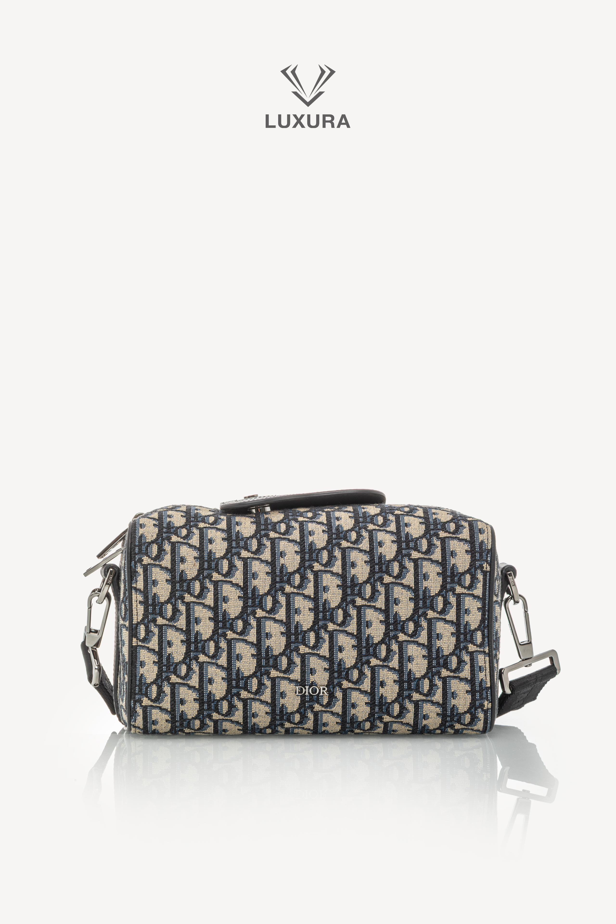 <span style="font-size: 10px;letter-spacing: .15em"></span><br> <strong>CHRISTIAN DIOR</strong><br> <div style="margin-top:10px;font-size:16px">Jacquard Grained Calfskin Lingot 22 Pouch Beige Blue</div><br> - Image 7