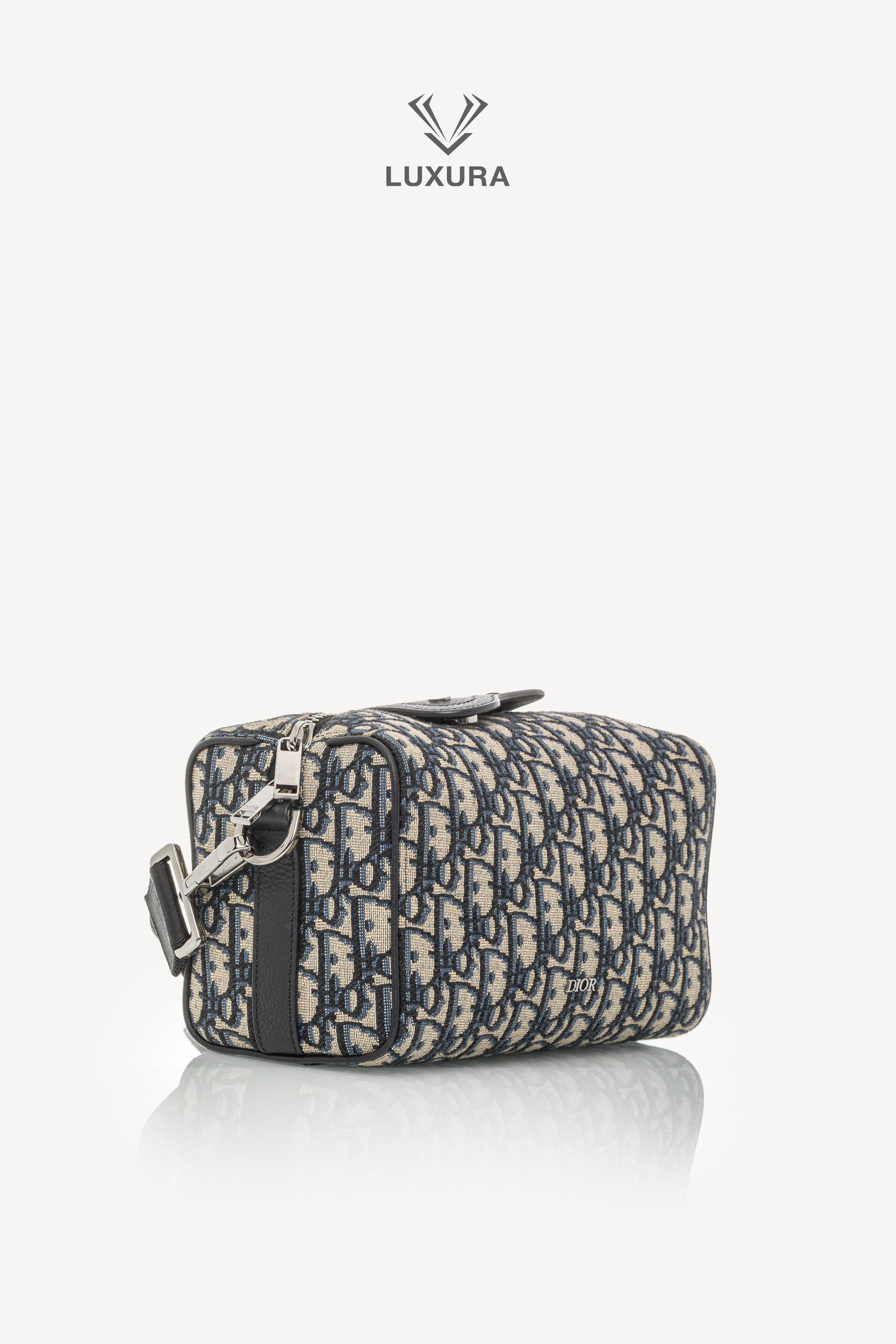 <span style="font-size: 10px;letter-spacing: .15em"></span><br> <strong>CHRISTIAN DIOR</strong><br> <div style="margin-top:10px;font-size:16px">Jacquard Grained Calfskin Lingot 22 Pouch Beige Blue</div><br> - Image 2