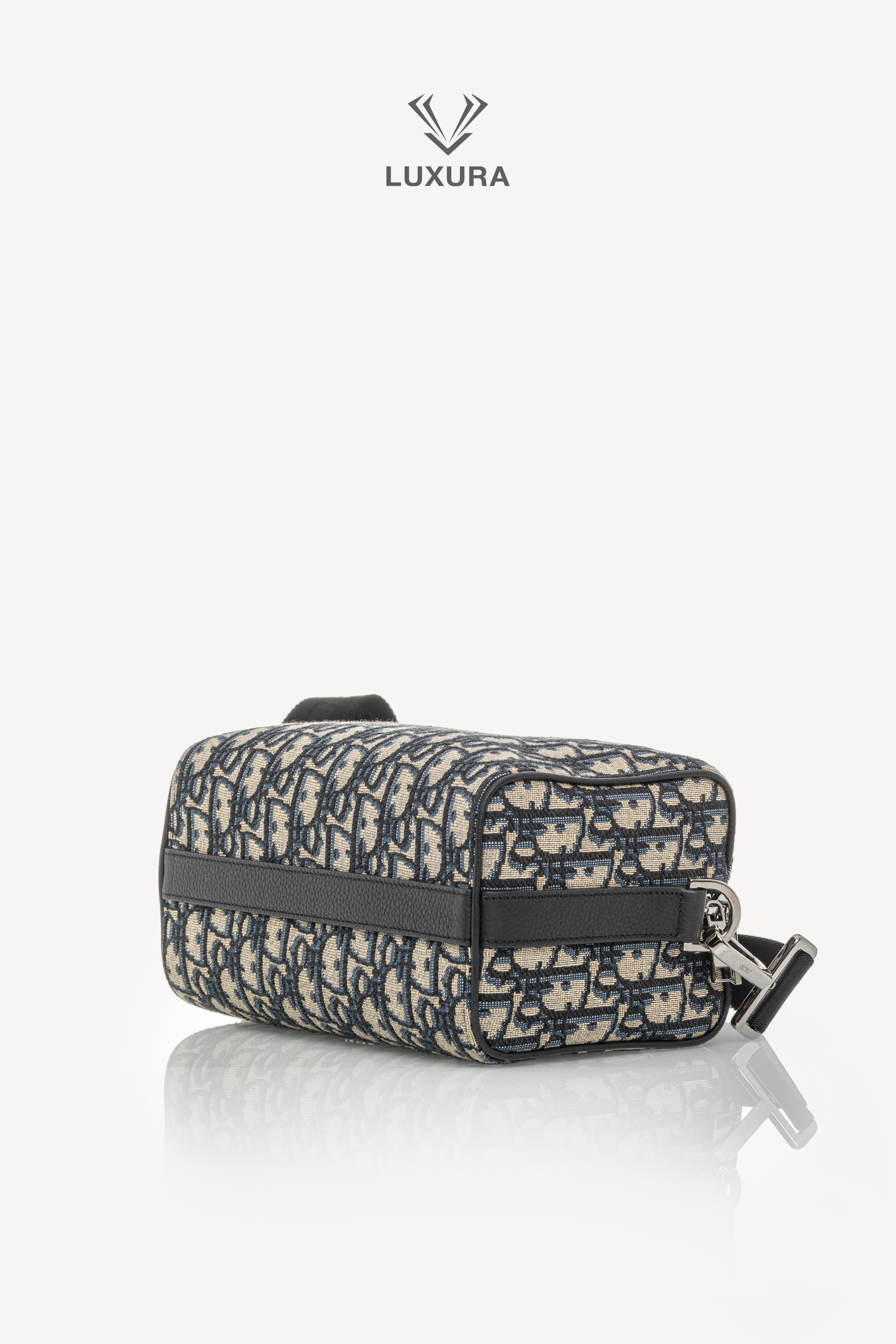 <span style="font-size: 10px;letter-spacing: .15em"></span><br> <strong>CHRISTIAN DIOR</strong><br> <div style="margin-top:10px;font-size:16px">Jacquard Grained Calfskin Lingot 22 Pouch Beige Blue</div><br> - Image 22