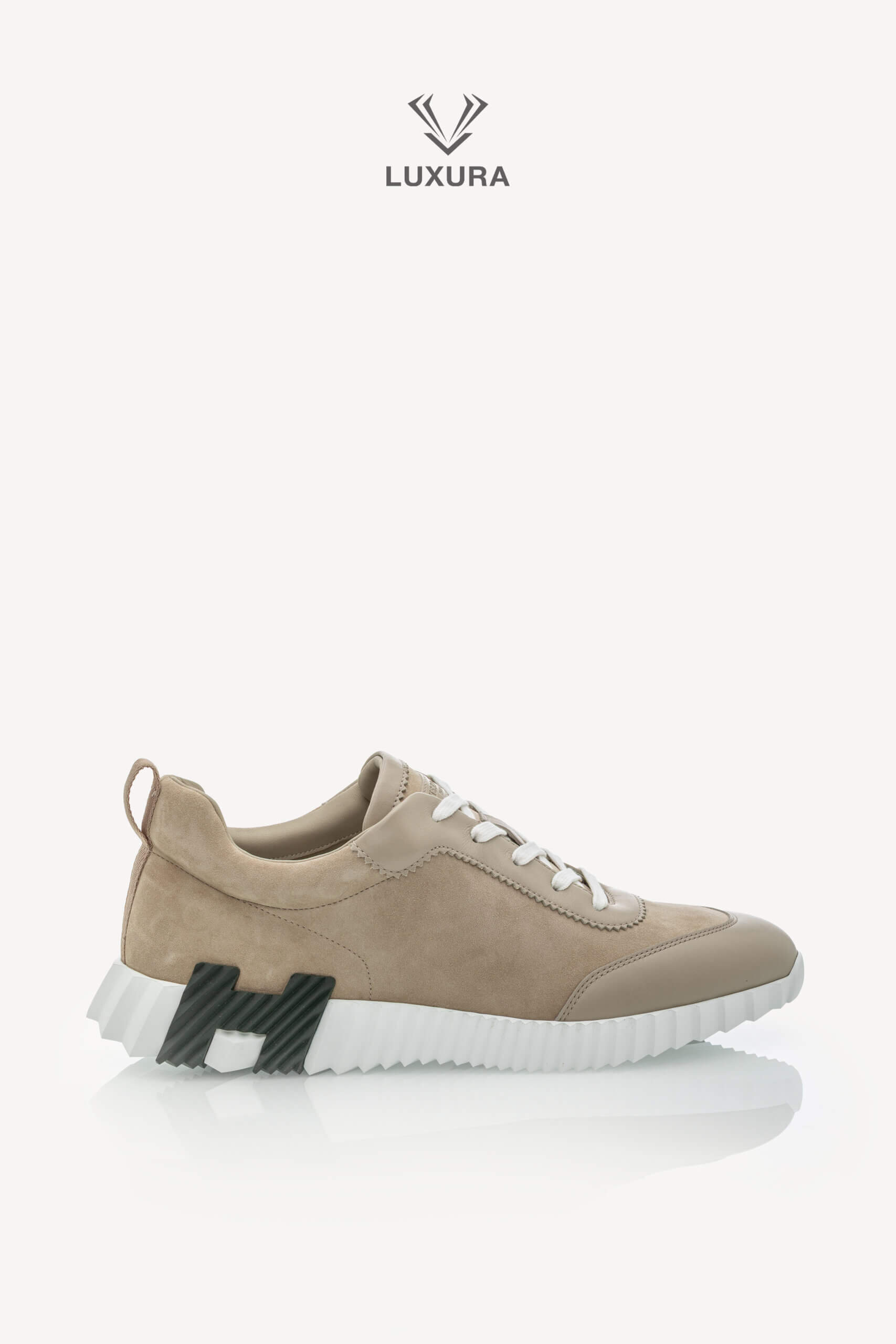 <span style="font-size: 10px;letter-spacing: .15em">HARD TO FIND</span><br> <strong>HERMES</strong><br> <div style="margin-top:10px;font-size:16px">Bouncing Sneaker Beige Esquisse 44</div><br>