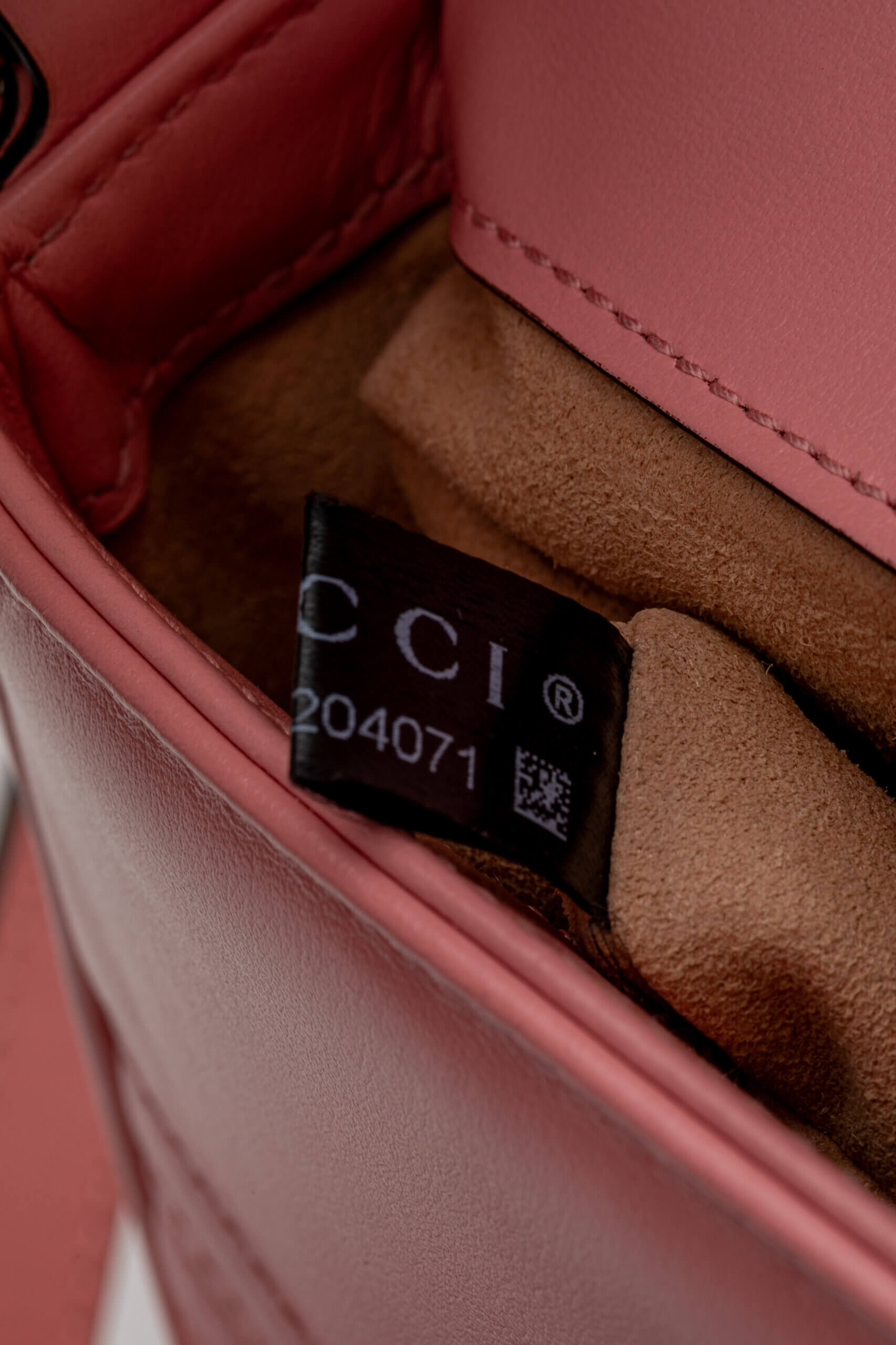 <span style="font-size: 10px;letter-spacing: .15em">BEST DEAL</span><br> <strong>GUCCI</strong><br> <div style="margin-top:10px;font-size:16px">Calfskin Matelasse Mini GG Marmont Top Handle Shoulder Bag Wild Rose</div><br> - Image 19