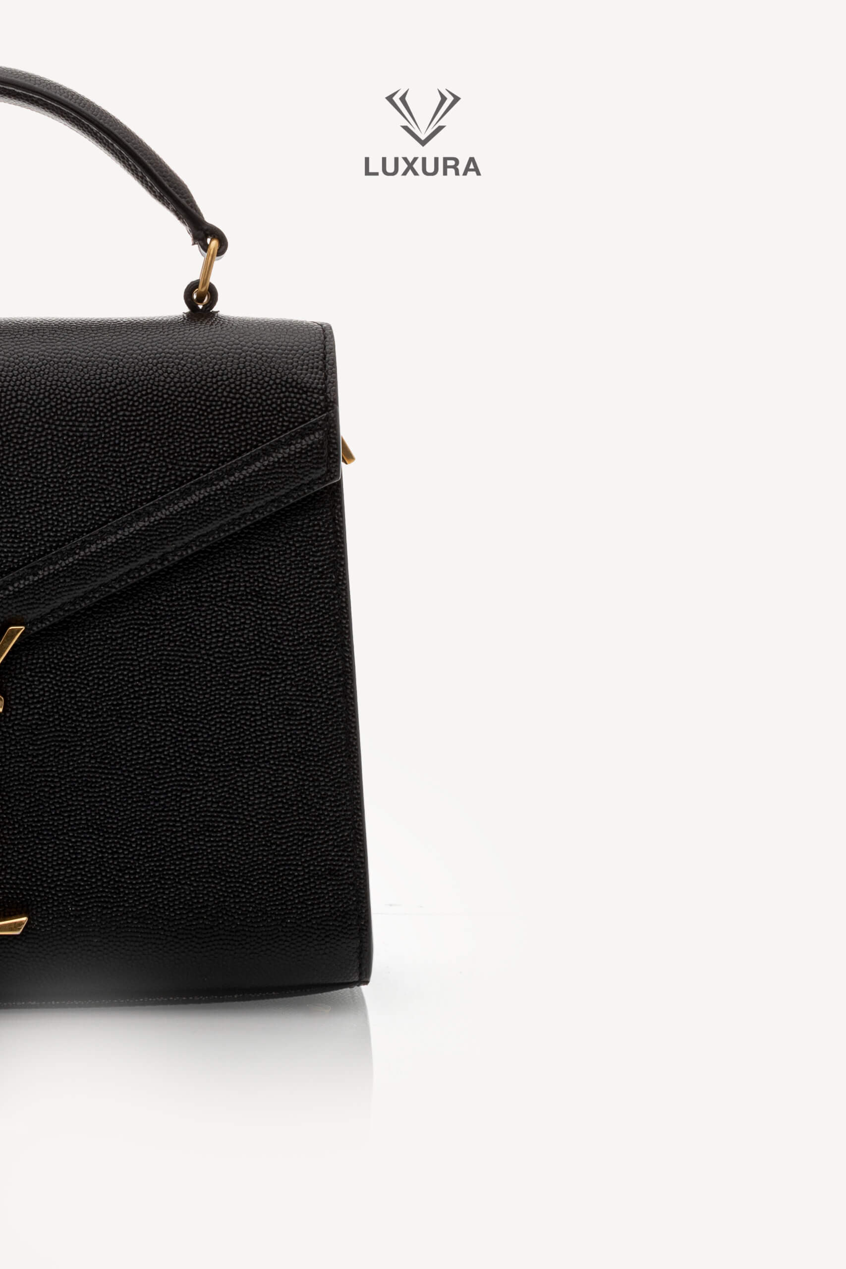 <span style="font-size: 10px;letter-spacing: .15em">HARD TO FIND</span><br>            <strong>SAINT LAURENT</strong><br>            <div style="margin-top:10px;font-size:16px">Cassandra Mini Top Handle In Grain De Poudre Embossed Leather Black</div><br> - Image 11