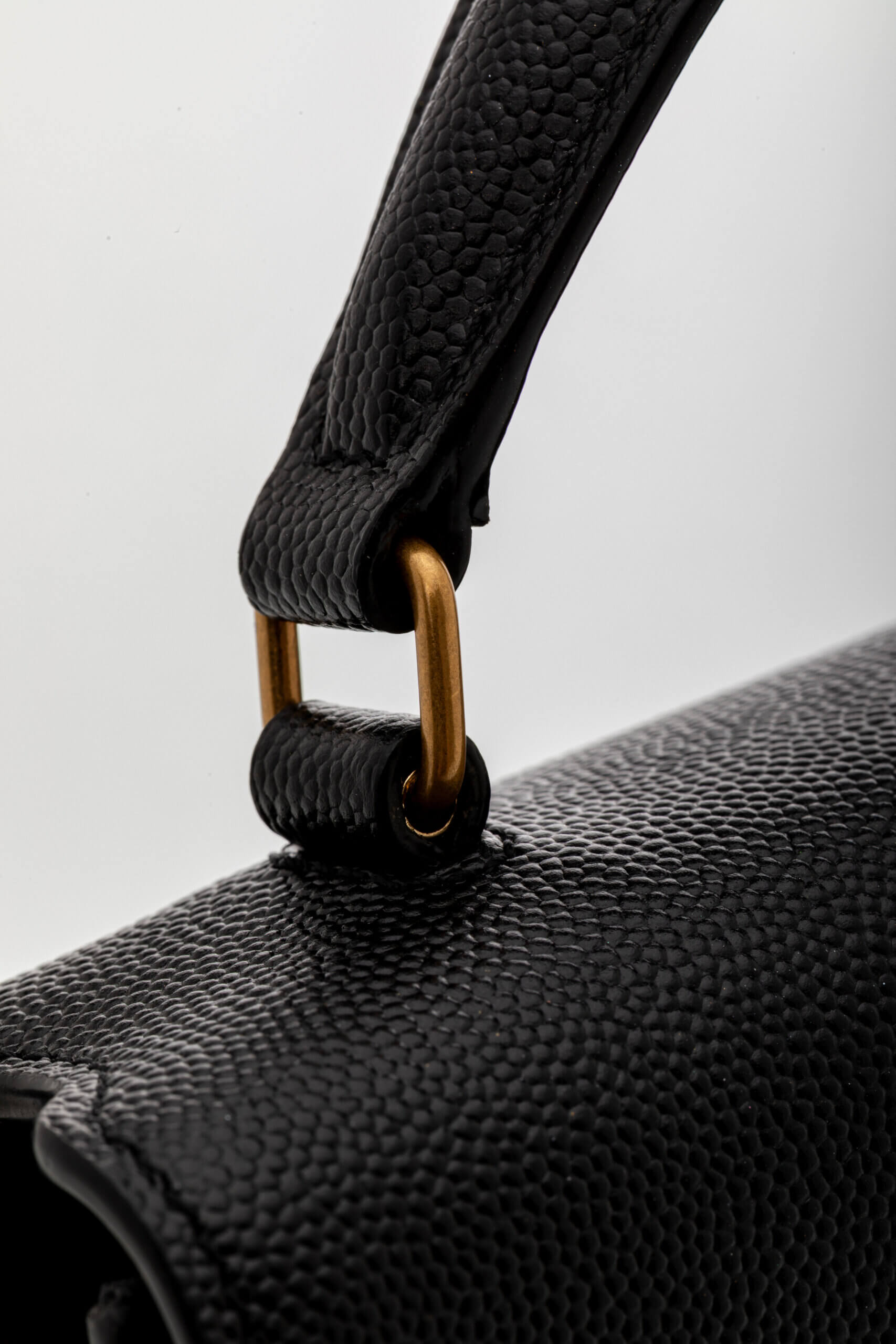 <span style="font-size: 10px;letter-spacing: .15em">HARD TO FIND</span><br>            <strong>SAINT LAURENT</strong><br>            <div style="margin-top:10px;font-size:16px">Cassandra Mini Top Handle In Grain De Poudre Embossed Leather Black</div><br> - Image 27