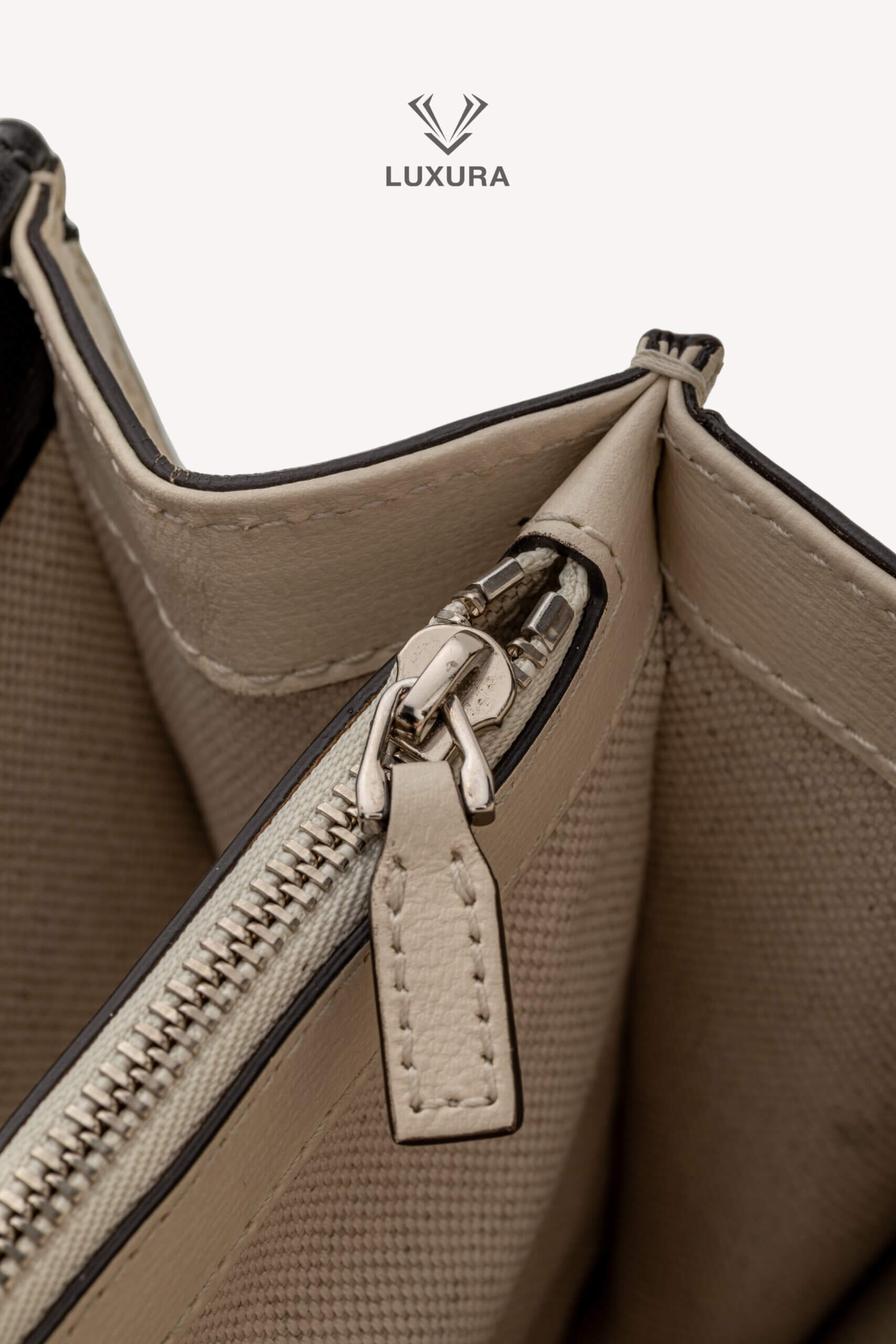 <span style="font-size: 10px;letter-spacing: .15em">HARD TO FIND</span><br> <strong>GUCCI</strong><br> <div style="margin-top:10px;font-size:16px">Azalea Calfski Tricolor Small Dionysus Shoulder Bag><br> - Image 18