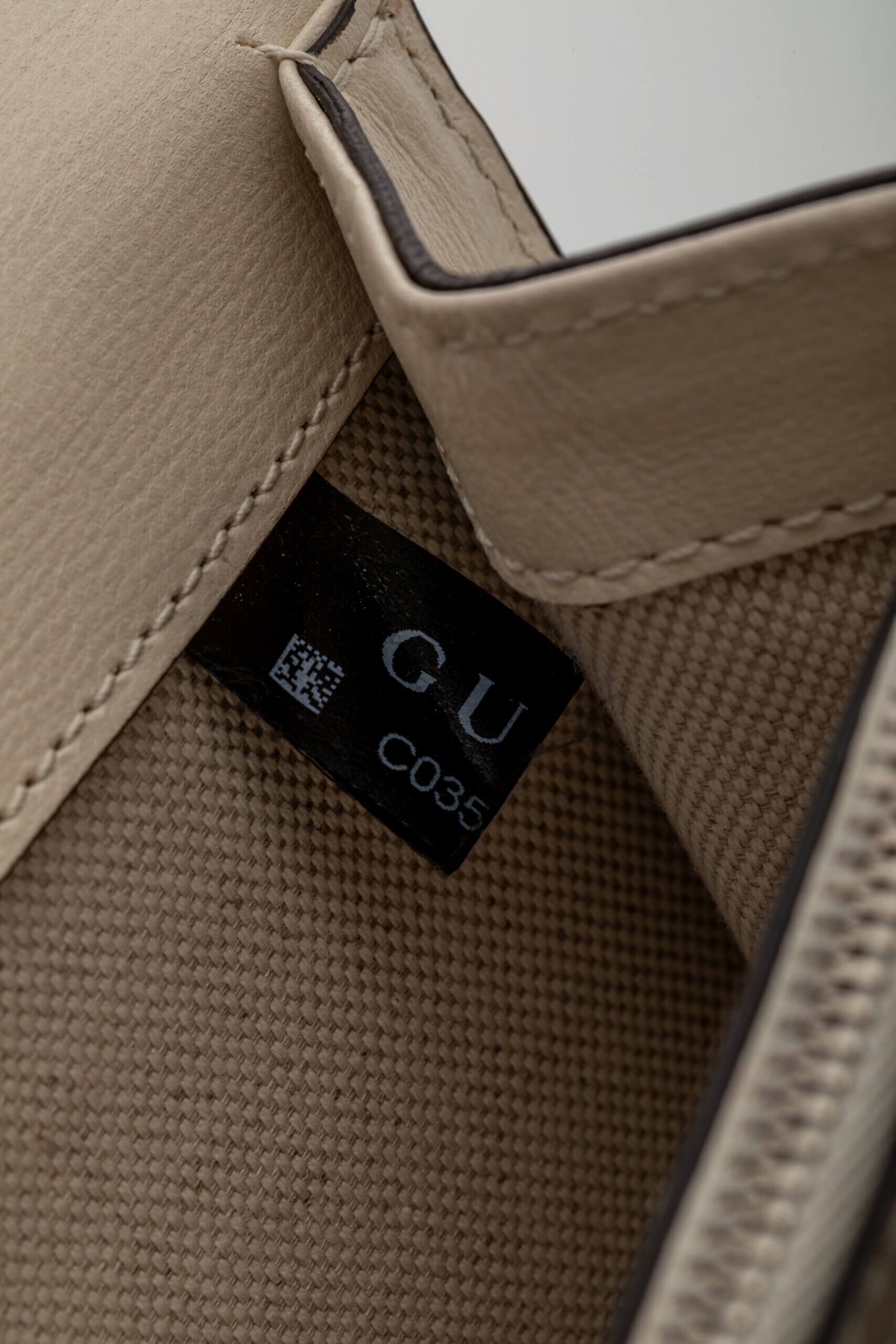 <span style="font-size: 10px;letter-spacing: .15em">HARD TO FIND</span><br> <strong>GUCCI</strong><br> <div style="margin-top:10px;font-size:16px">Azalea Calfski Tricolor Small Dionysus Shoulder Bag><br> - Image 23