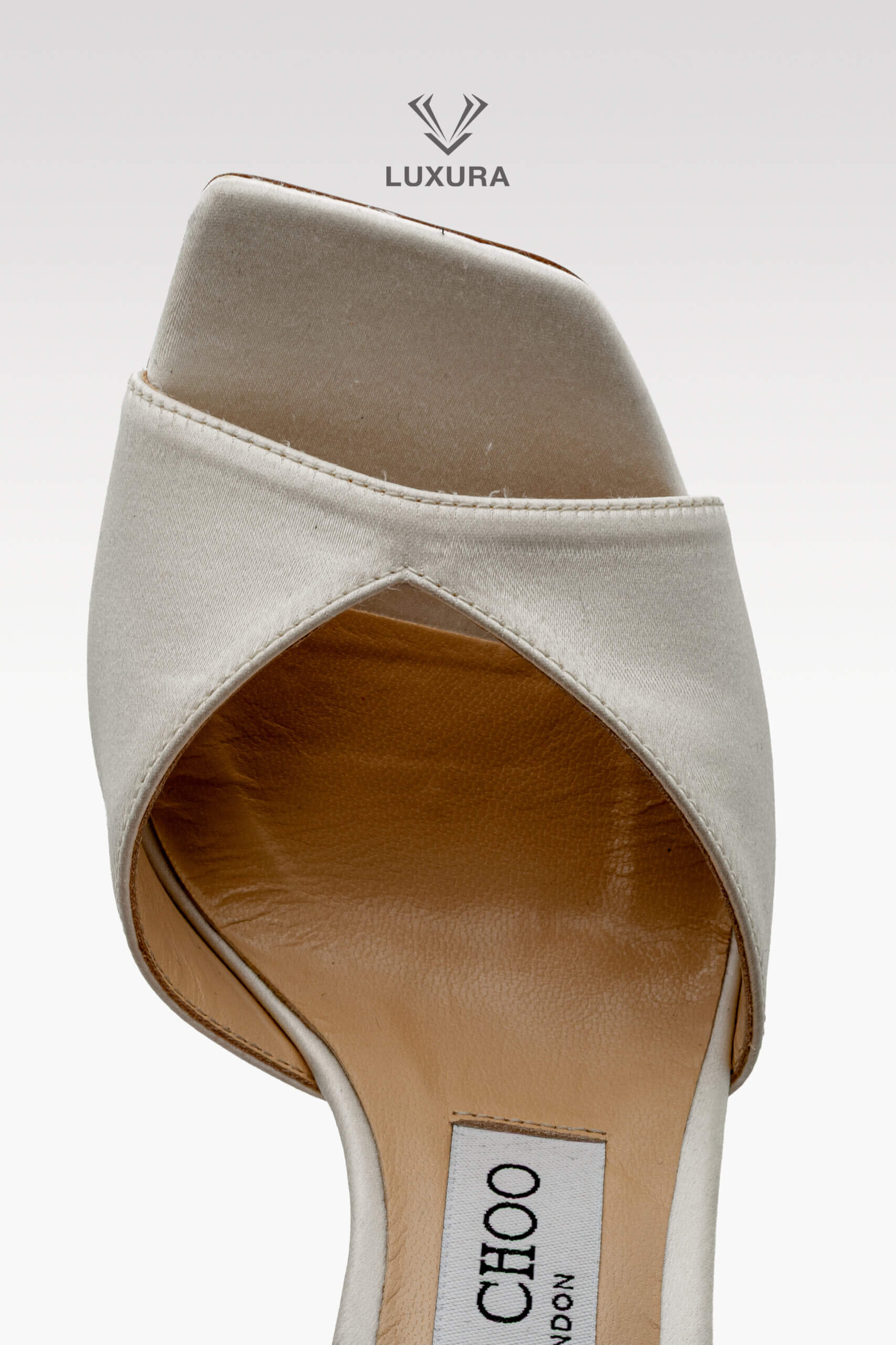 <span style="font-size: 10px;letter-spacing: .15em"></span><br>
<strong>JIMMY CHOO</strong><br>
<div style="margin-top:10px;font-size:16px">Saeda 85 Crystal Embellished Satin Sandals Ivory 35.5</div><br> - Image 12