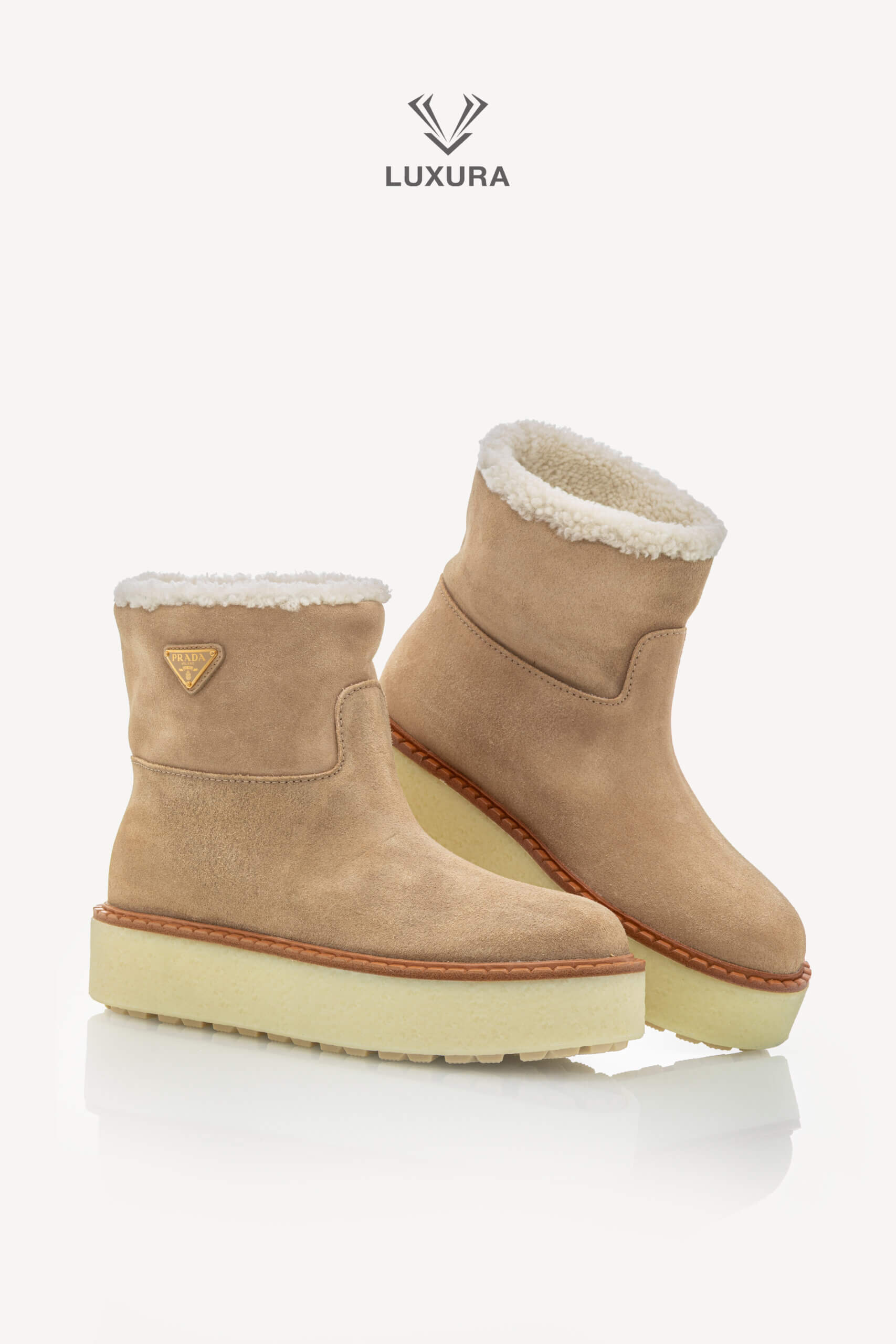 <span style="font-size: 10px; color: rgb(101, 101, 101);letter-spacing: .15em;">HARD TO FIND</span><br><strong> PRADA </strong><br><div style="margin-top:10px; font-size:16px;"> Suede Booties Ecru 39.5 </div><br> - Image 3