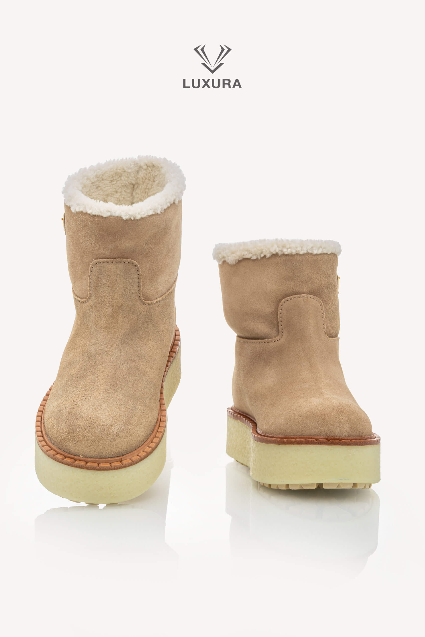 <span style="font-size: 10px; color: rgb(101, 101, 101);letter-spacing: .15em;">HARD TO FIND</span><br><strong> PRADA </strong><br><div style="margin-top:10px; font-size:16px;"> Suede Booties Ecru 39.5 </div><br> - Image 4