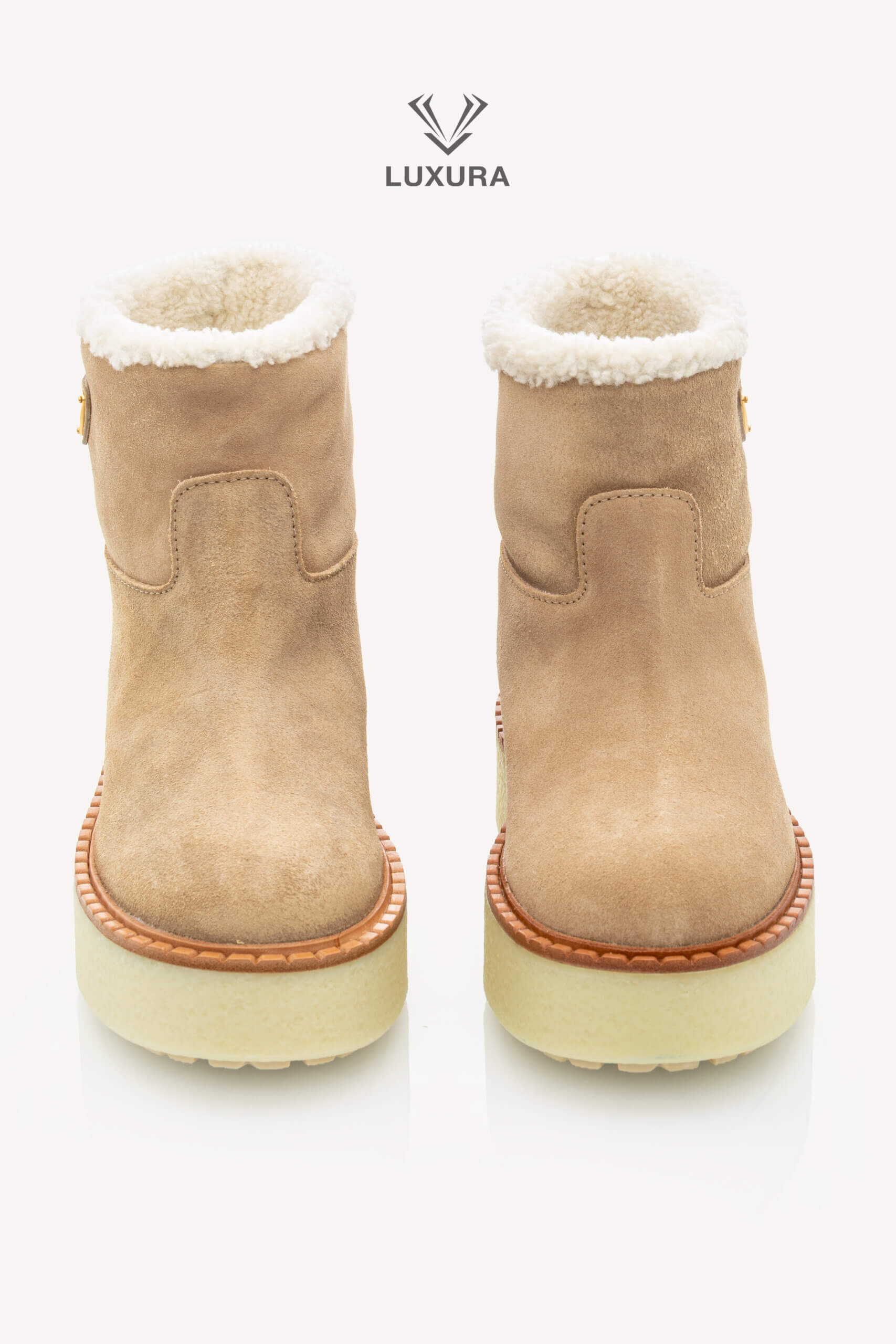 <span style="font-size: 10px; color: rgb(101, 101, 101);letter-spacing: .15em;">HARD TO FIND</span><br><strong> PRADA </strong><br><div style="margin-top:10px; font-size:16px;"> Suede Booties Ecru 39.5 </div><br> - Image 5